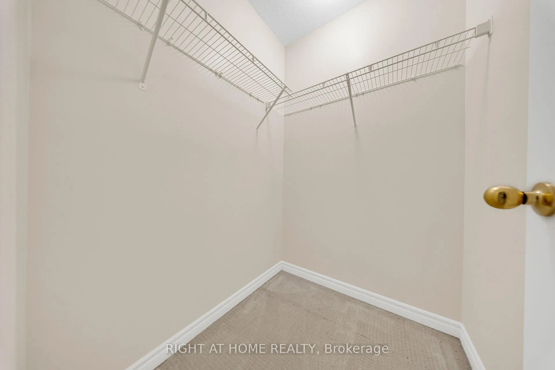 Photo 19 of Unit 84, 88 Decorso Drive, Guelph, Kortright East — HOMEH