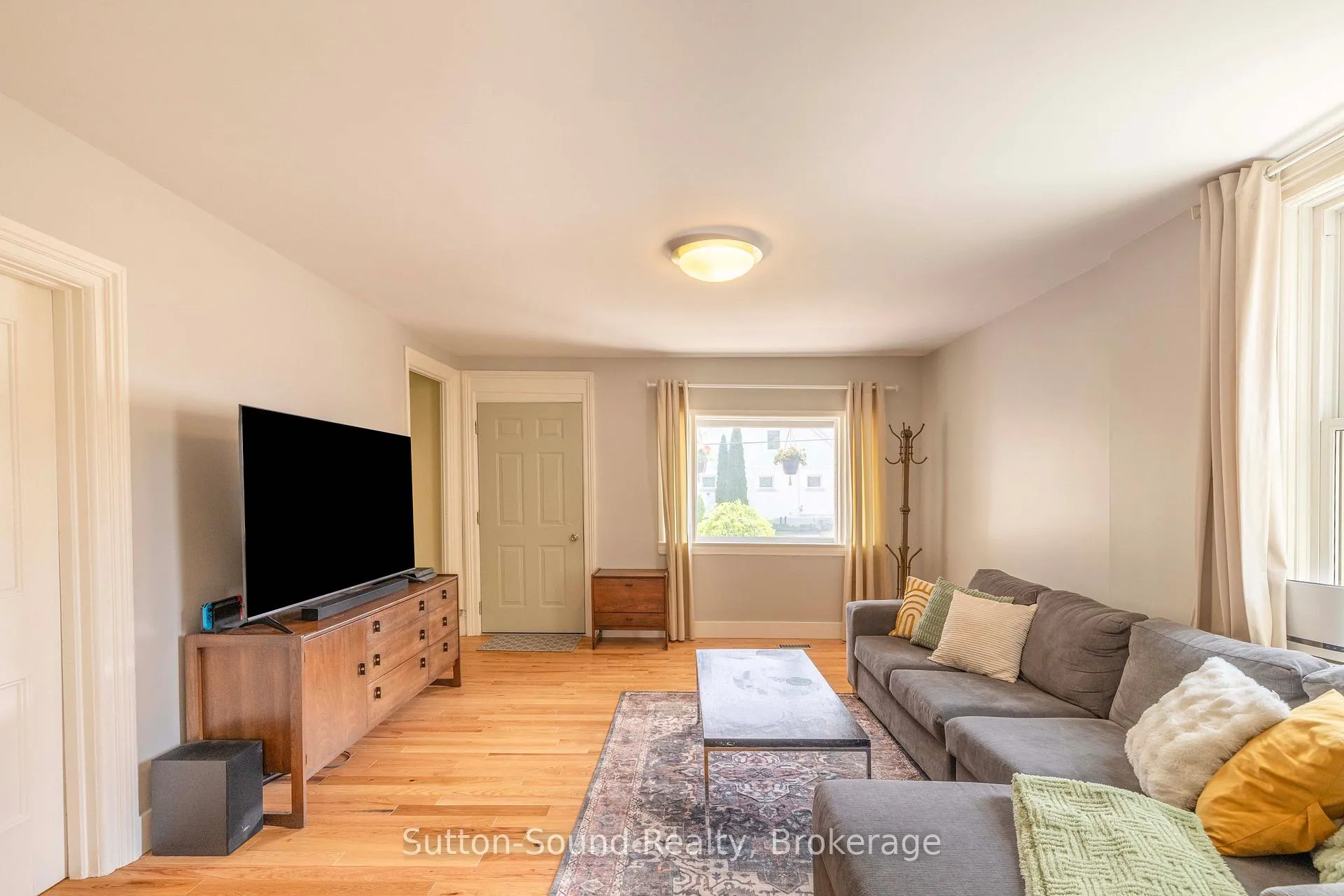 Photo 4 of 894 3rd Avenue W, Owen Sound — HOMEH
