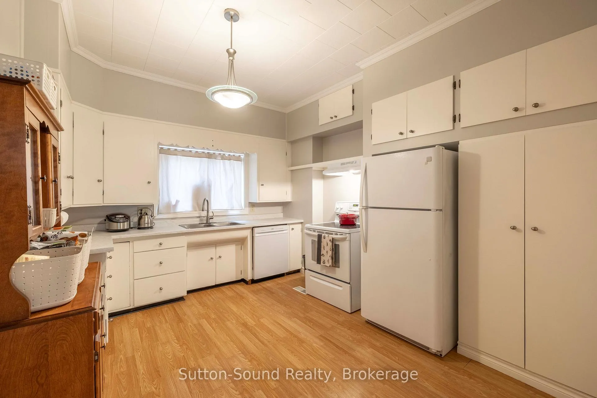 Photo 8 of 894 3rd Avenue W, Owen Sound — HOMEH