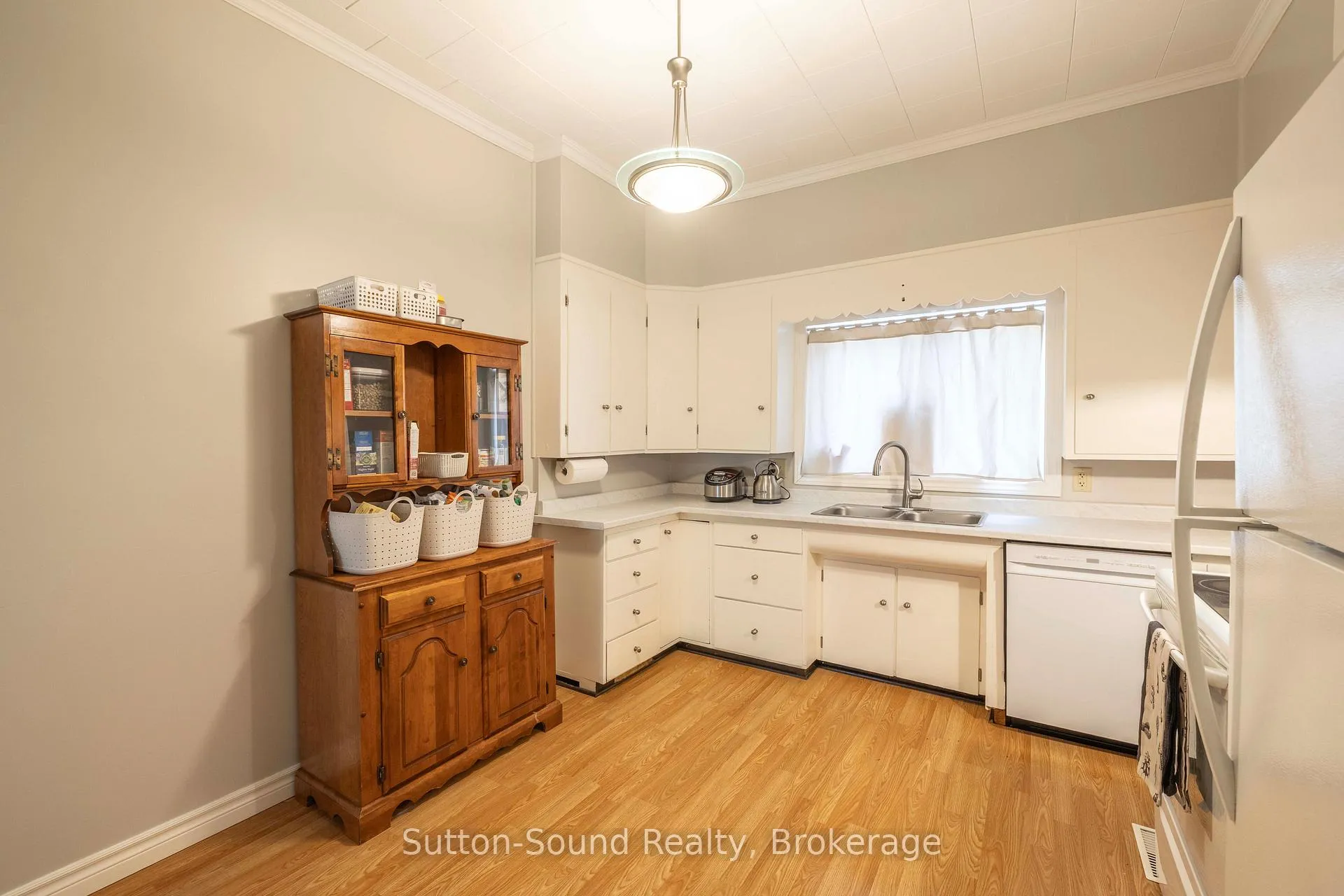 Photo 9 of 894 3rd Avenue W, Owen Sound — HOMEH