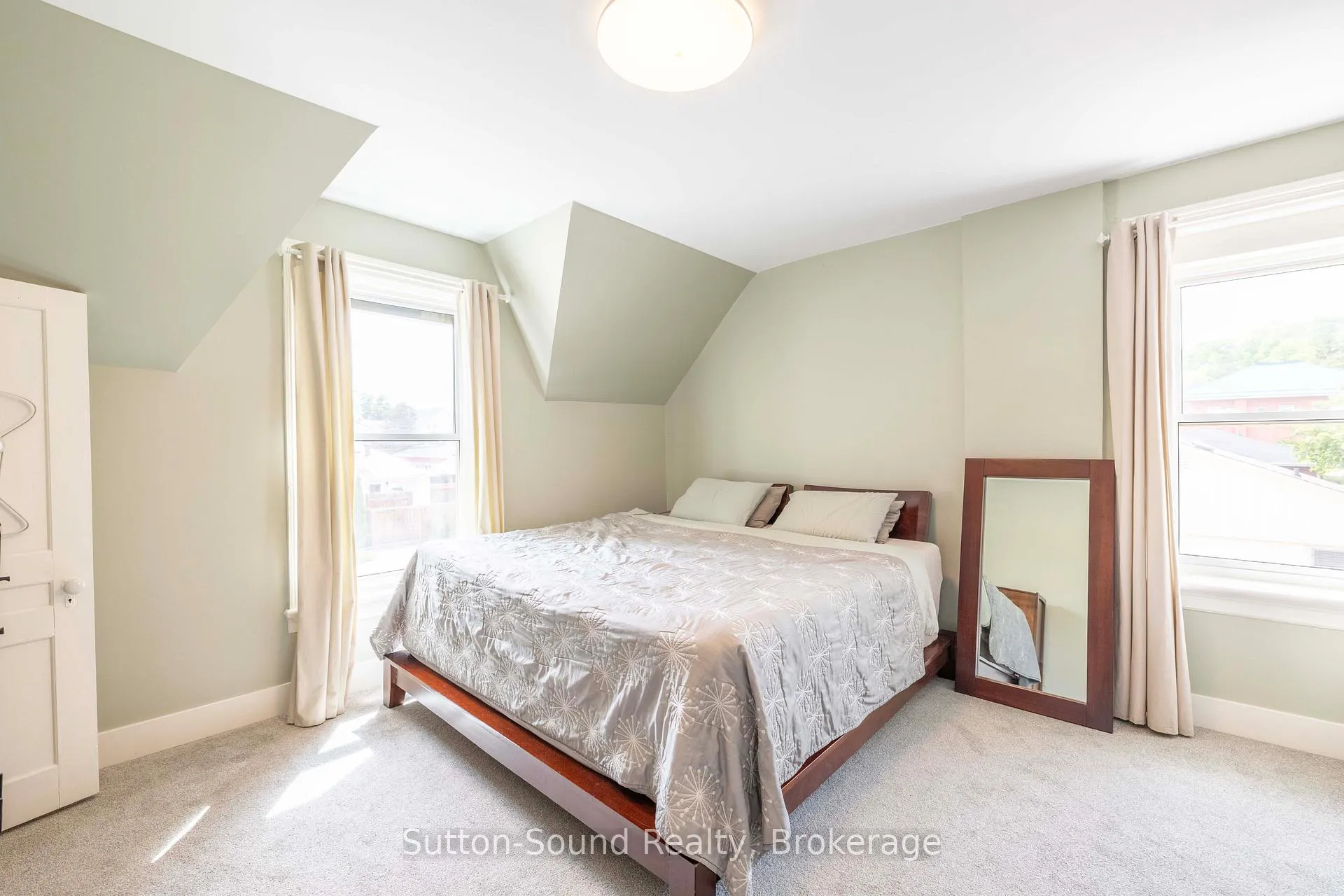 Photo 11 of 894 3rd Avenue W, Owen Sound — HOMEH