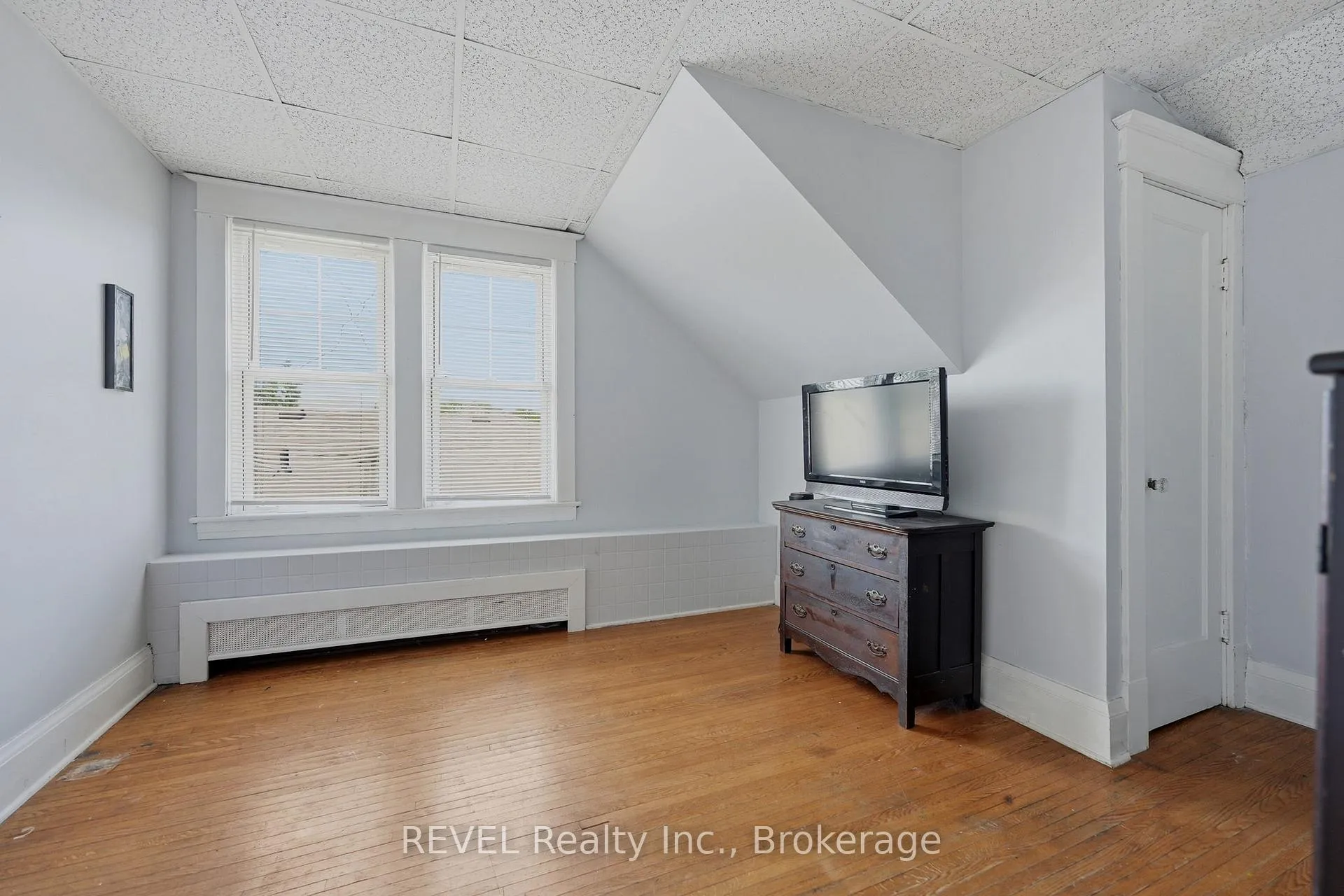 Photo 32 of 2732 Portage Road, Niagara Falls, Church's Lane — HOMEH