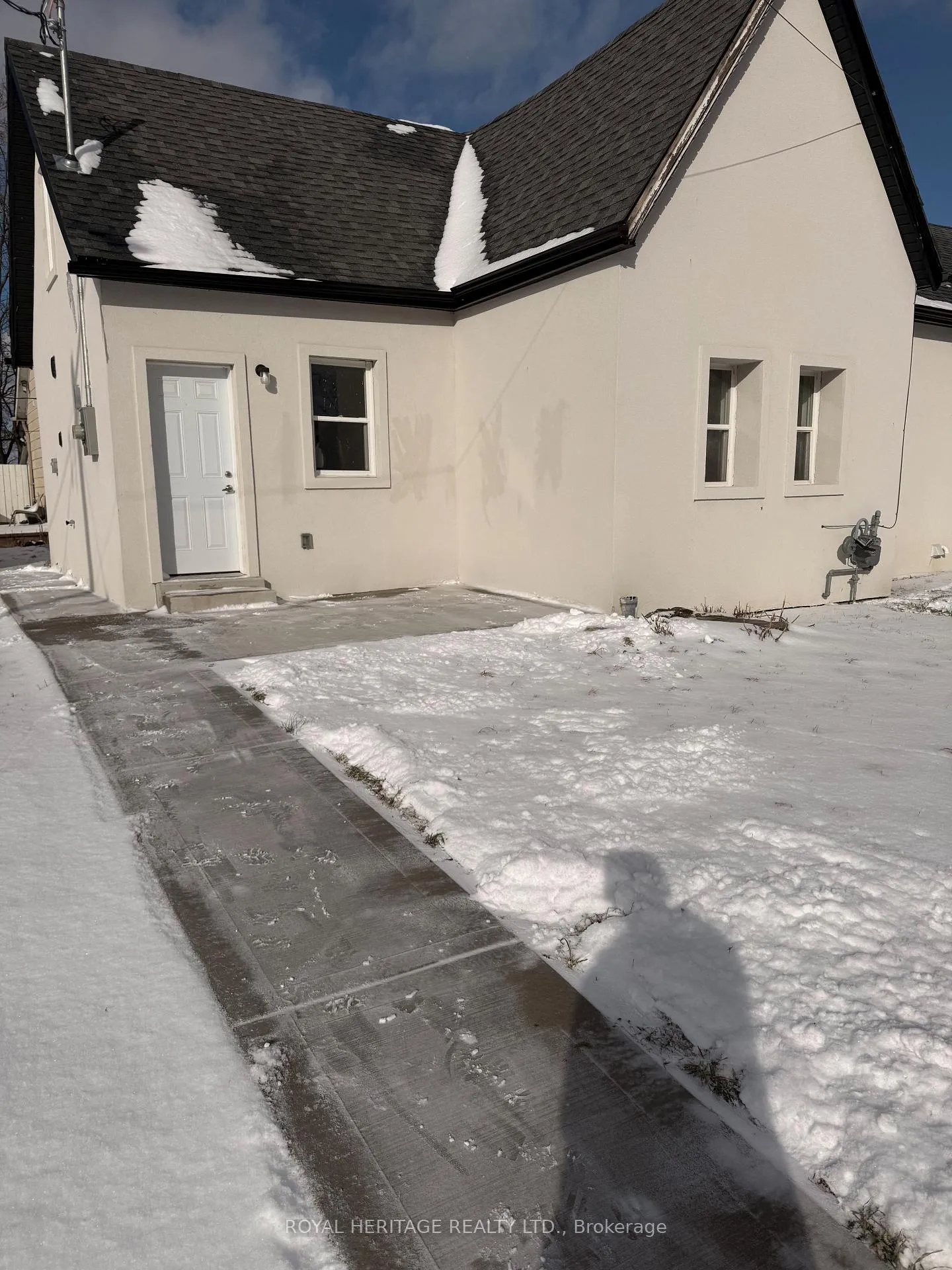 Photo 3 of 293 Louis Avenue, Windsor — HOMEH