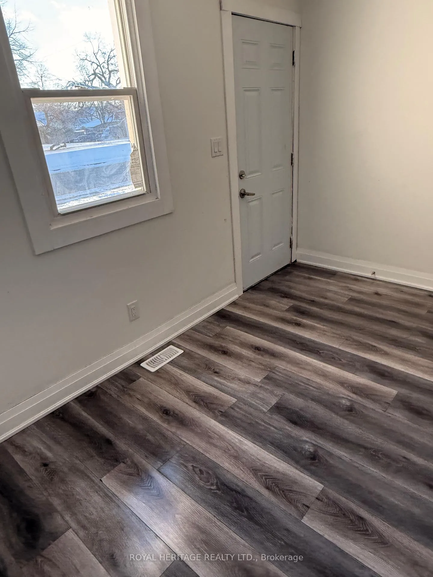 Photo 17 of 293 Louis Avenue, Windsor — HOMEH