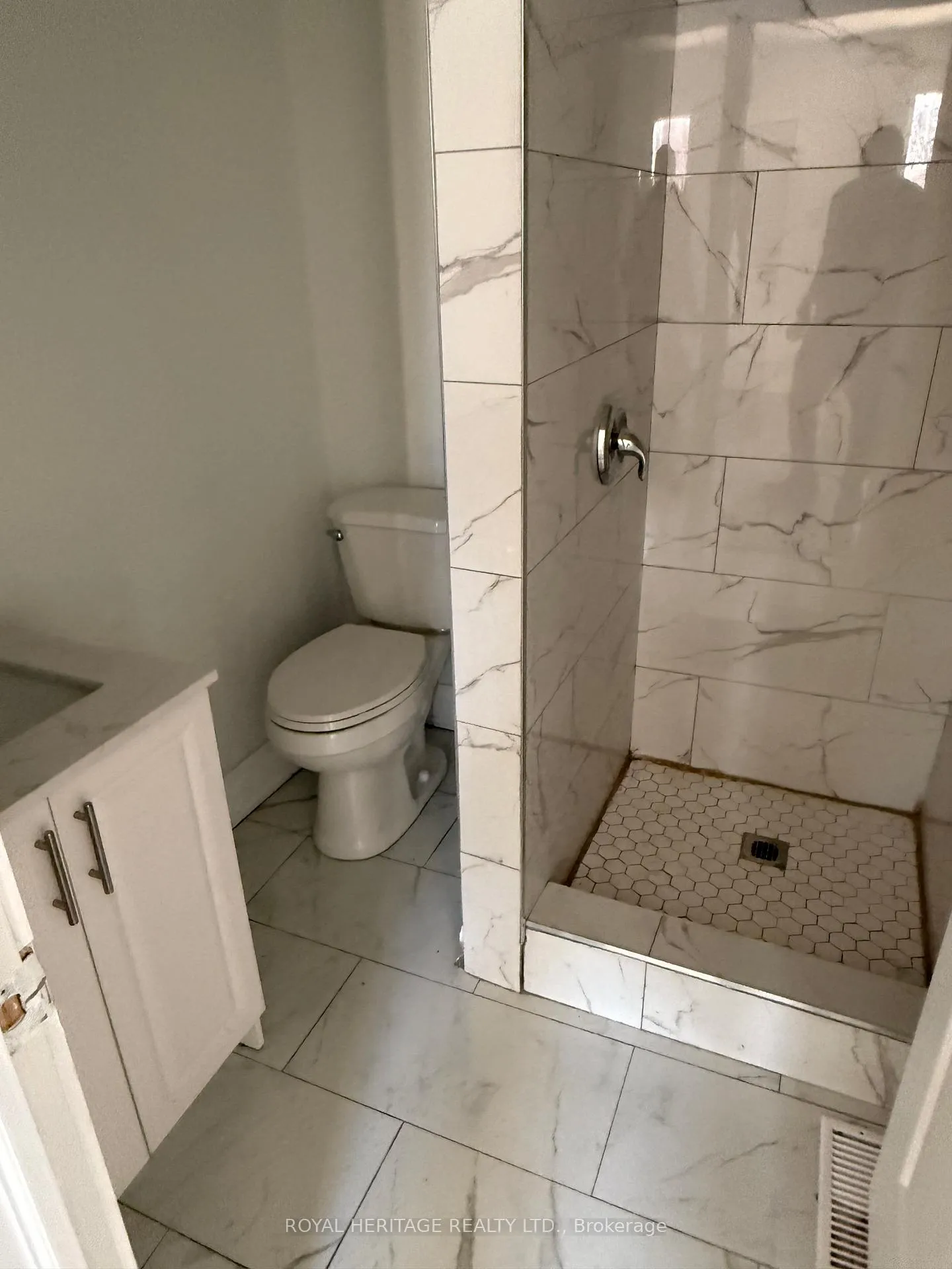 Photo 20 of 293 Louis Avenue, Windsor — HOMEH