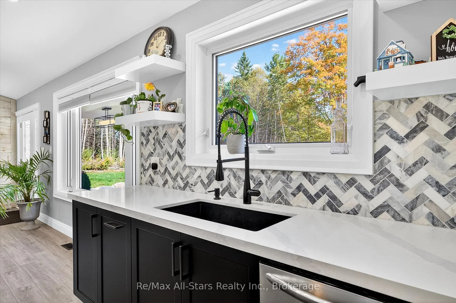 Photo 10 of 9 Lytle Lane, Kawartha Lakes, Bexley — HOMEH