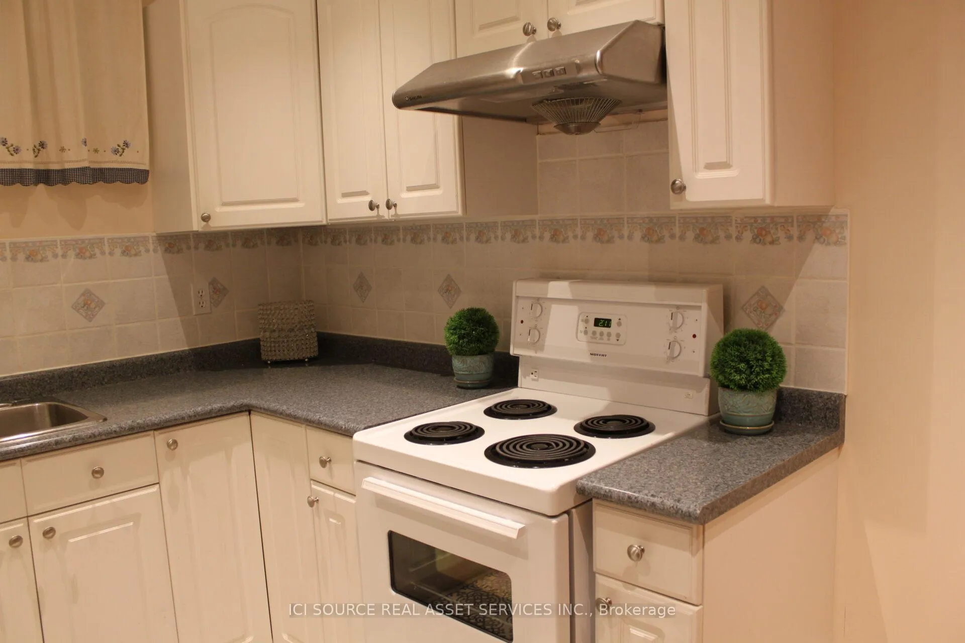 Photo 2 of Unit Basement, 301 Gowan Avenue, Toronto, Danforth Village-East York — HOMEH