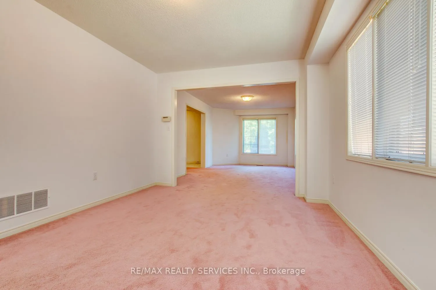 Photo 8 of 101 Softneedle Avenue, Brampton, Sandringham-Wellington — HOMEH