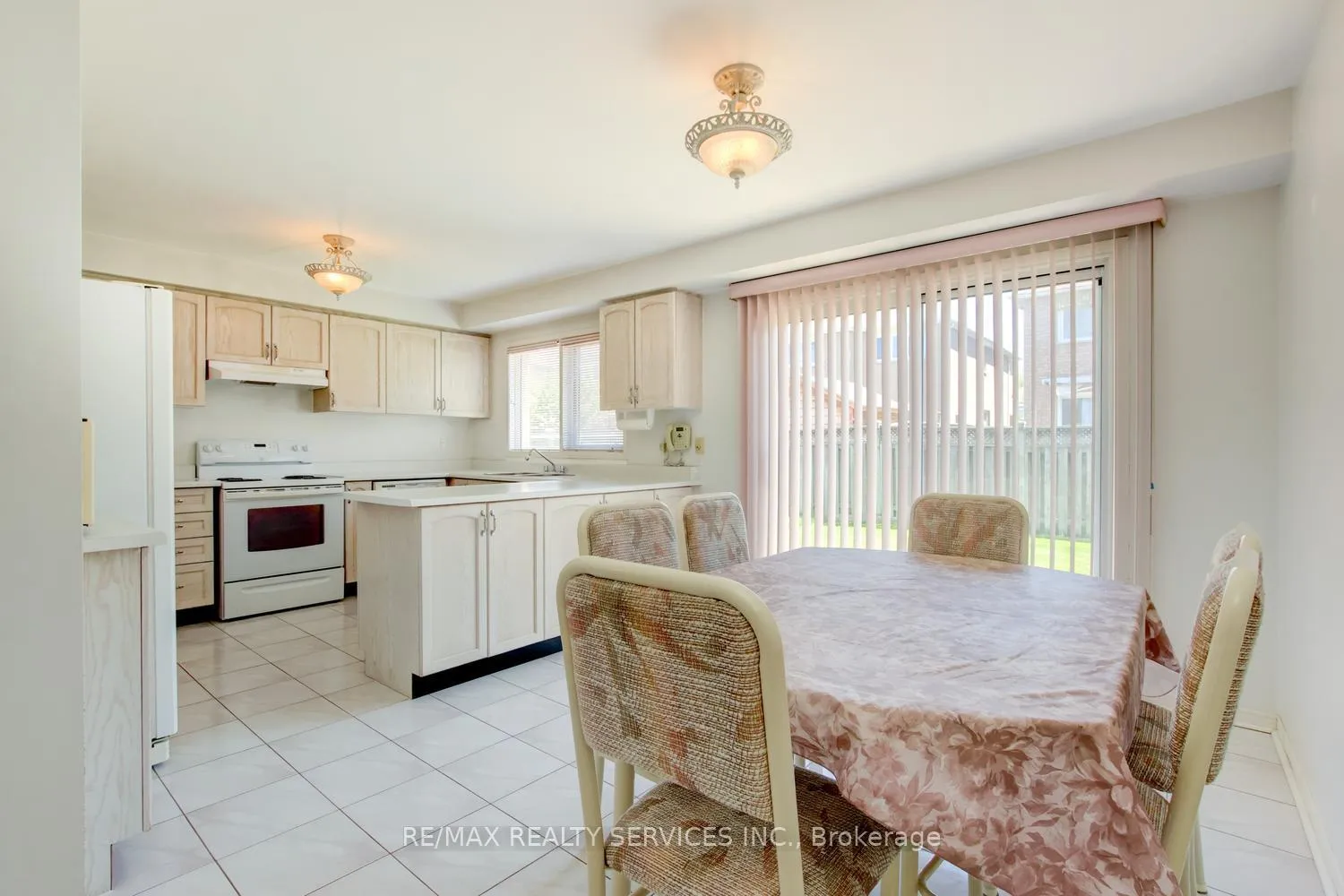 Photo 9 of 101 Softneedle Avenue, Brampton, Sandringham-Wellington — HOMEH