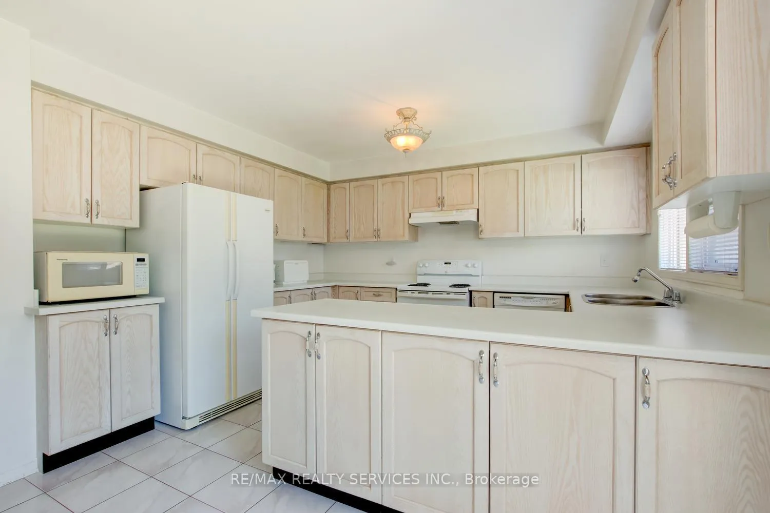 Photo 12 of 101 Softneedle Avenue, Brampton, Sandringham-Wellington — HOMEH