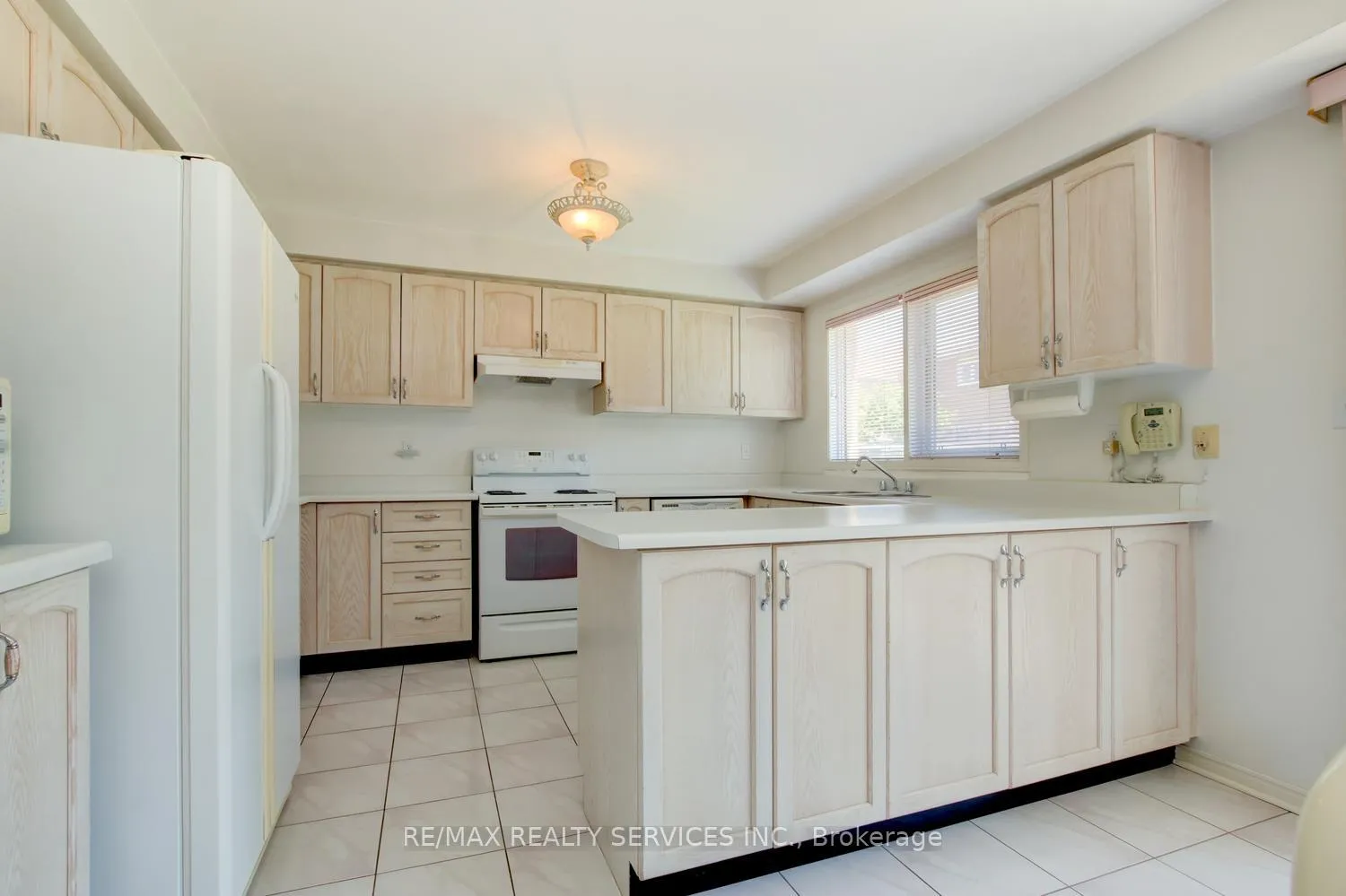 Photo 13 of 101 Softneedle Avenue, Brampton, Sandringham-Wellington — HOMEH