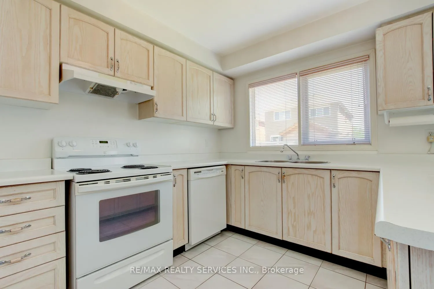 Photo 14 of 101 Softneedle Avenue, Brampton, Sandringham-Wellington — HOMEH