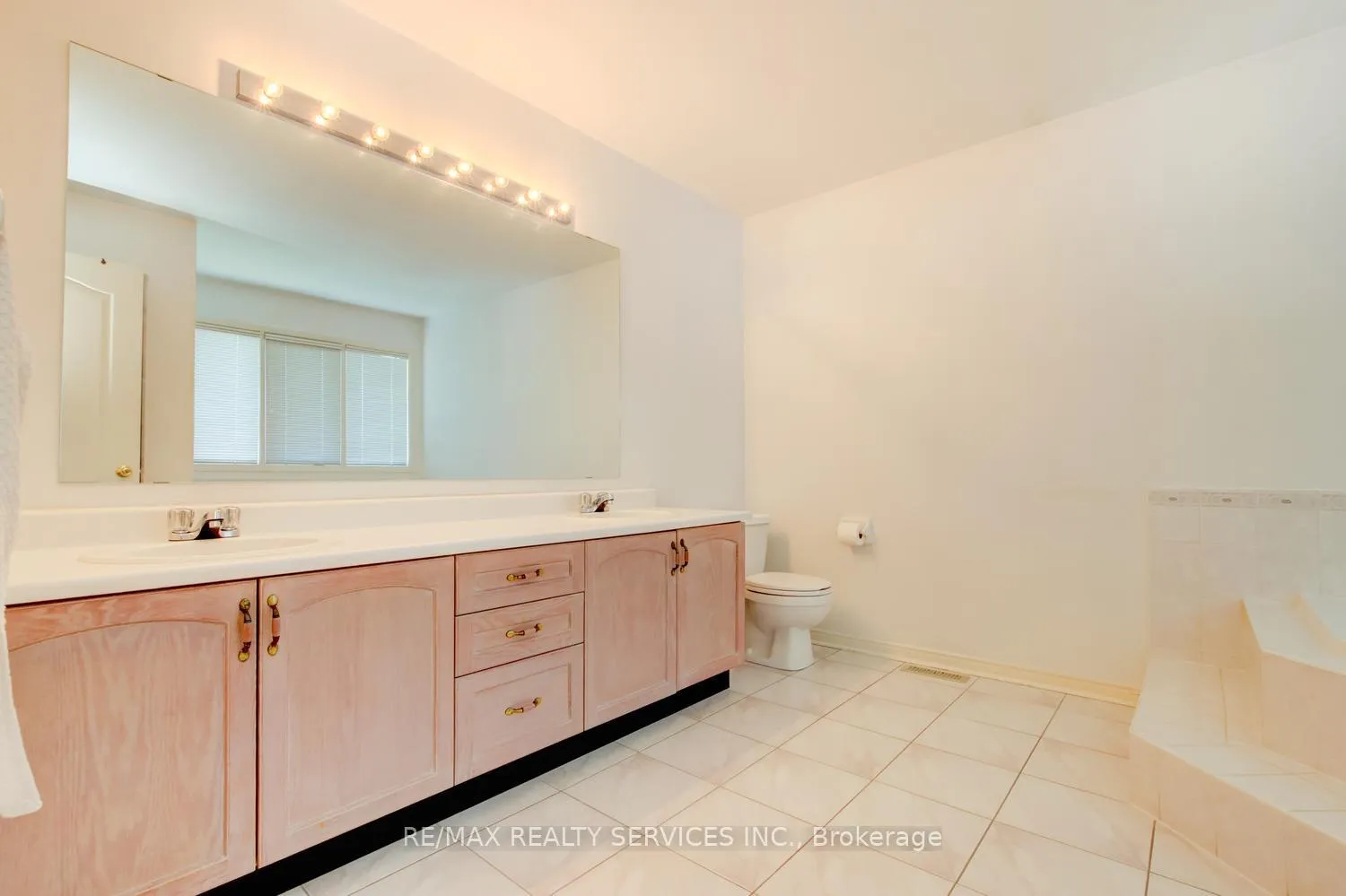 Photo 33 of 101 Softneedle Avenue, Brampton, Sandringham-Wellington — HOMEH