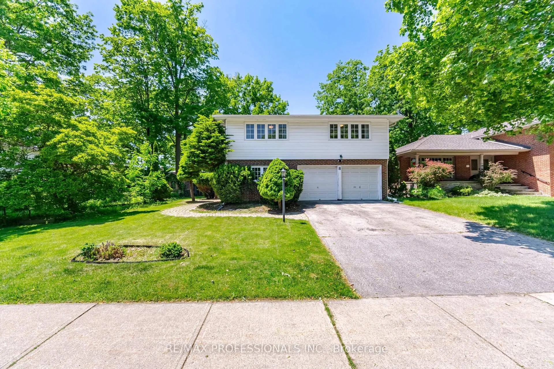 Photo 1 of 8 Markland Drive, Etobicoke, Markland Wood — HOMEH