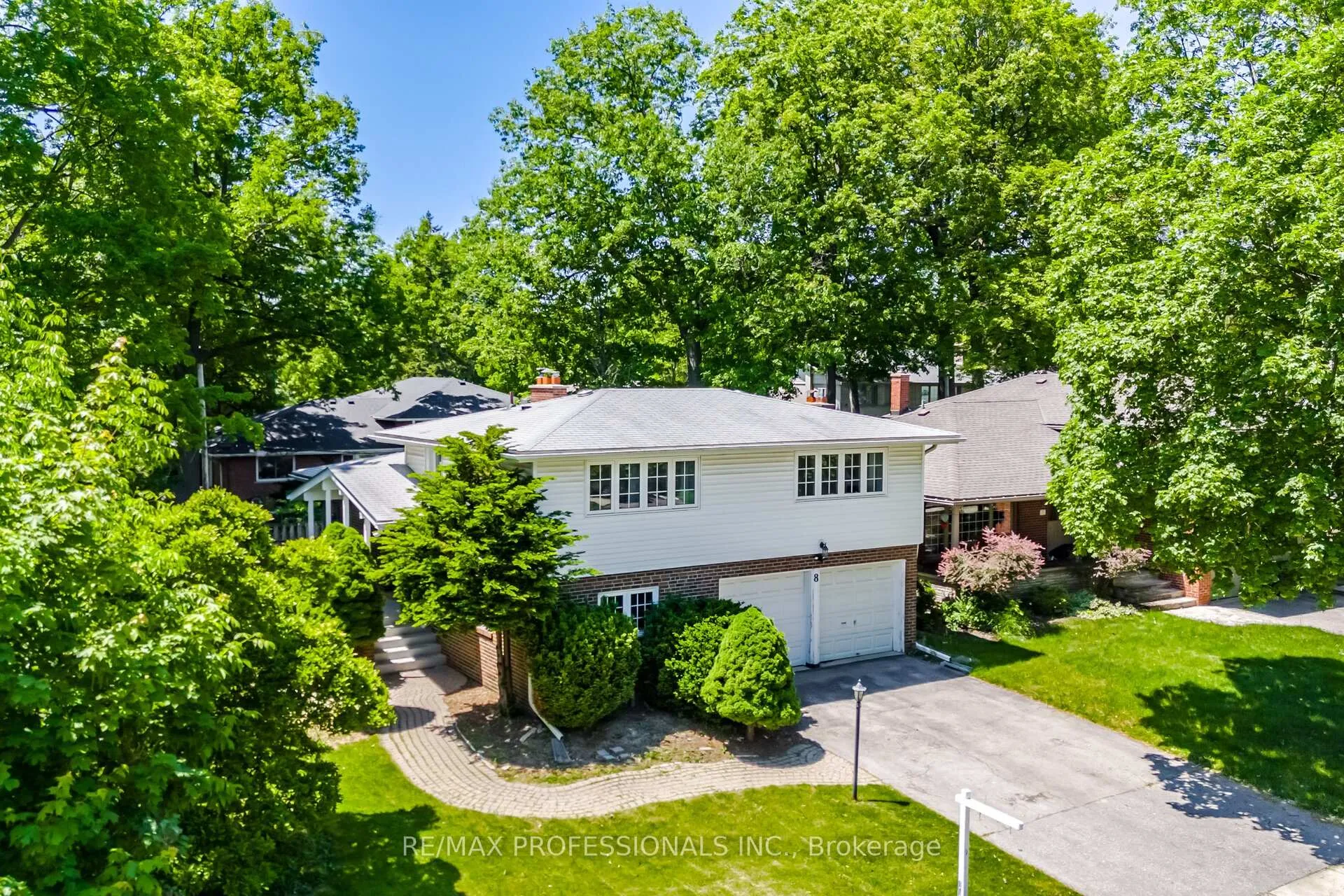 Photo 3 of 8 Markland Drive, Etobicoke, Markland Wood — HOMEH