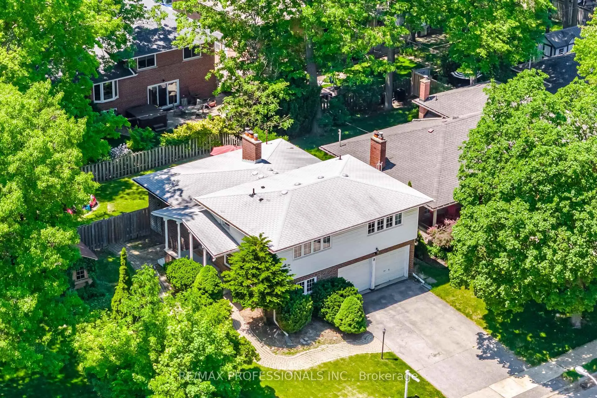 Photo 4 of 8 Markland Drive, Etobicoke, Markland Wood — HOMEH