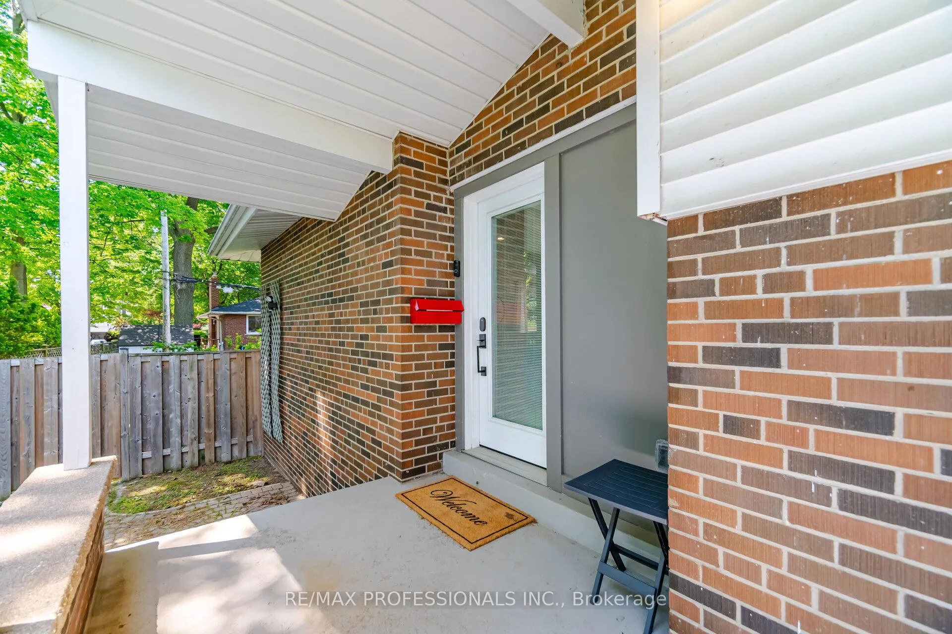 Photo 6 of 8 Markland Drive, Etobicoke, Markland Wood — HOMEH