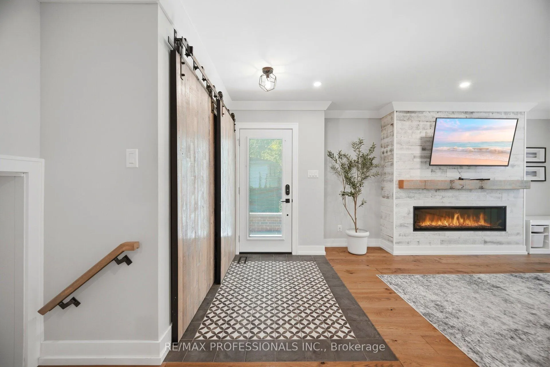 Photo 7 of 8 Markland Drive, Etobicoke, Markland Wood — HOMEH