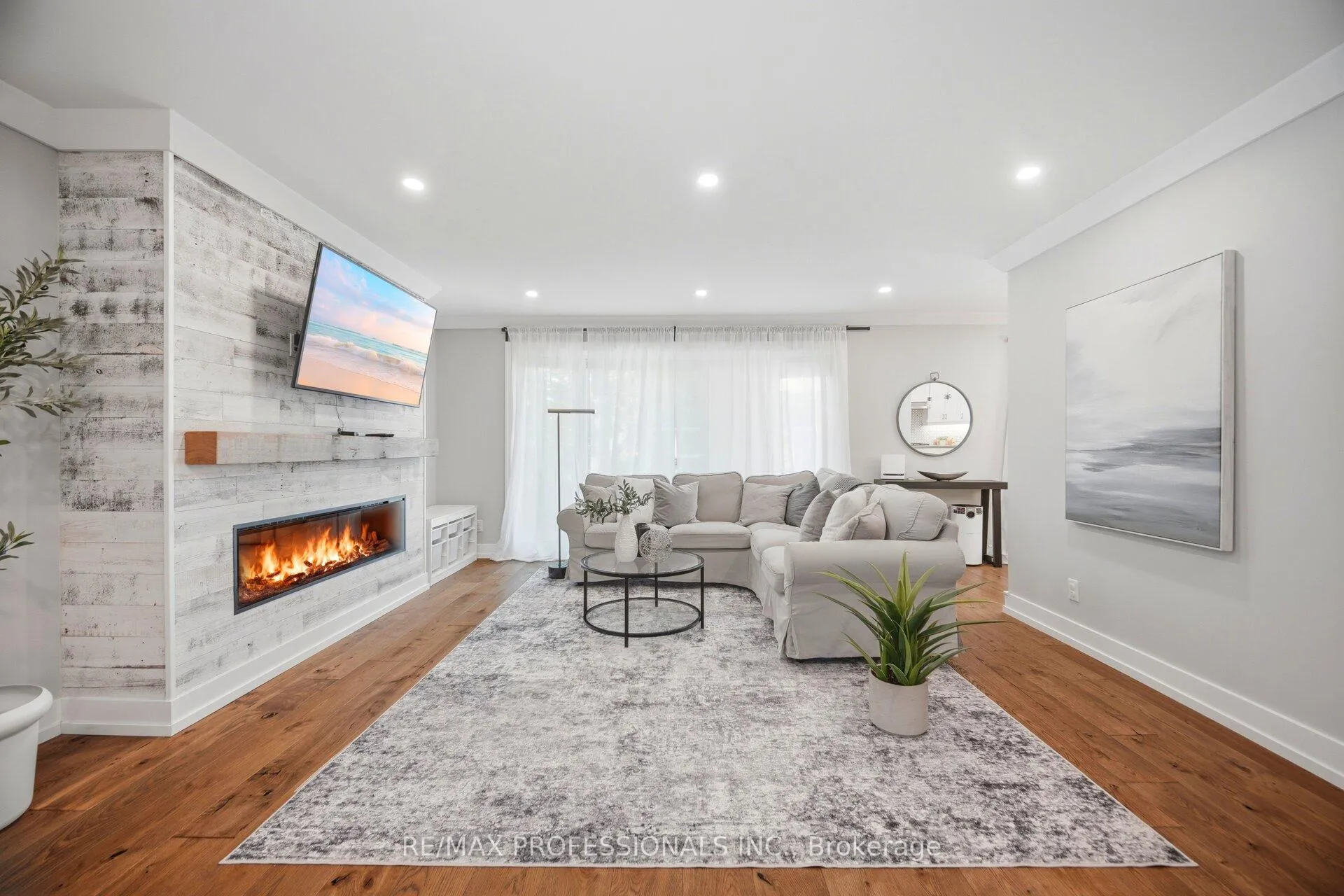 Photo 8 of 8 Markland Drive, Etobicoke, Markland Wood — HOMEH