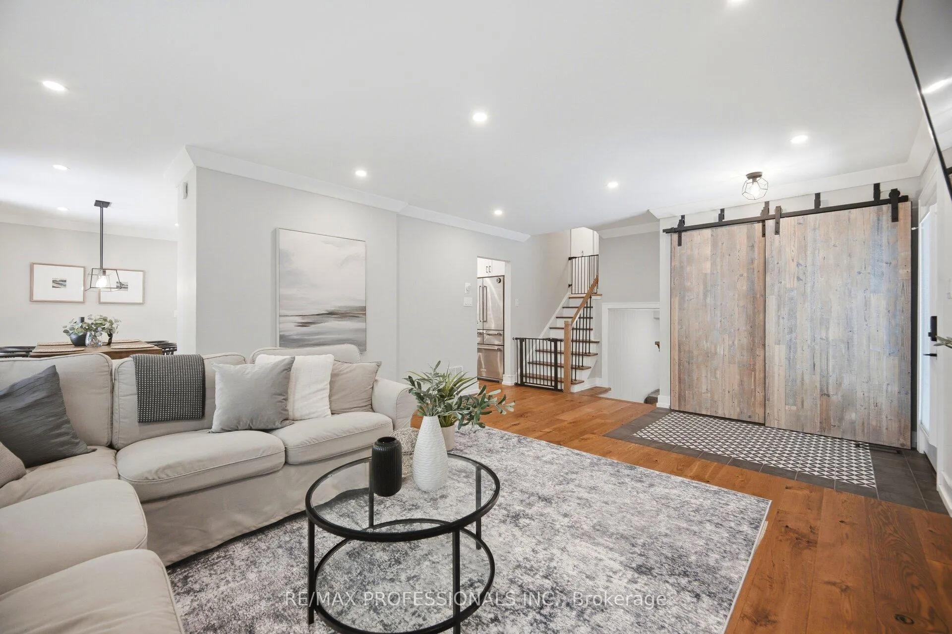 Photo 11 of 8 Markland Drive, Etobicoke, Markland Wood — HOMEH