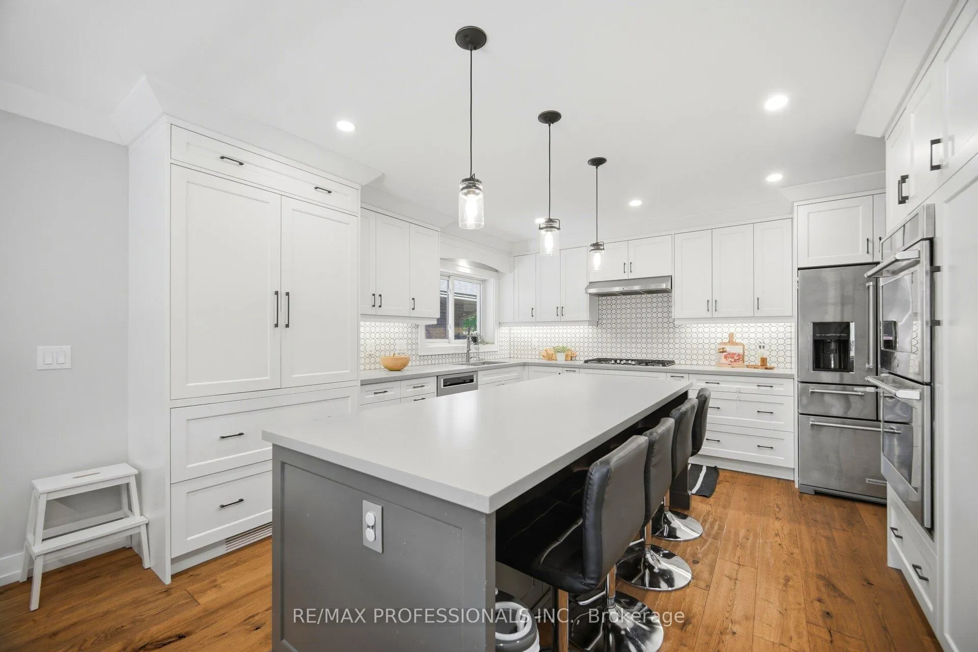 Photo 13 of 8 Markland Drive, Etobicoke, Markland Wood — HOMEH