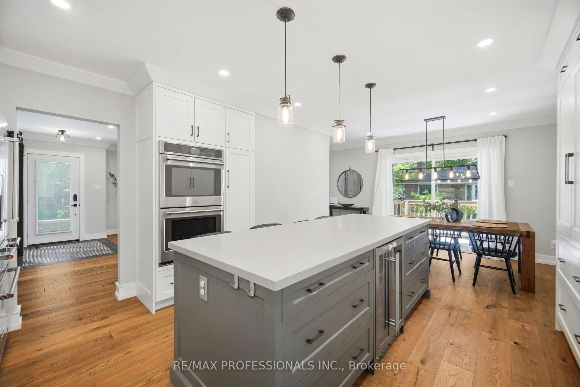 Photo 15 of 8 Markland Drive, Etobicoke, Markland Wood — HOMEH