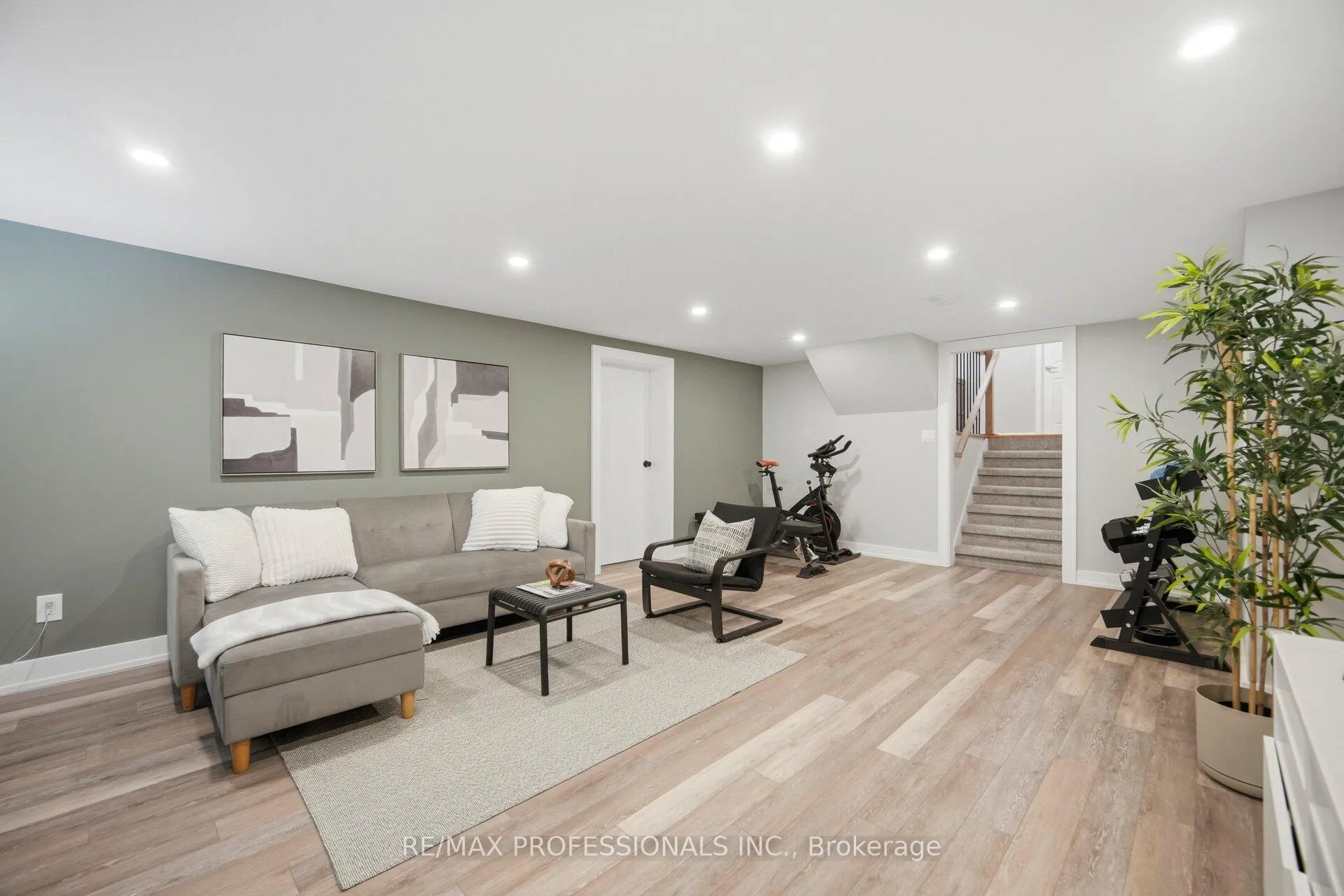 Photo 36 of 8 Markland Drive, Etobicoke, Markland Wood — HOMEH