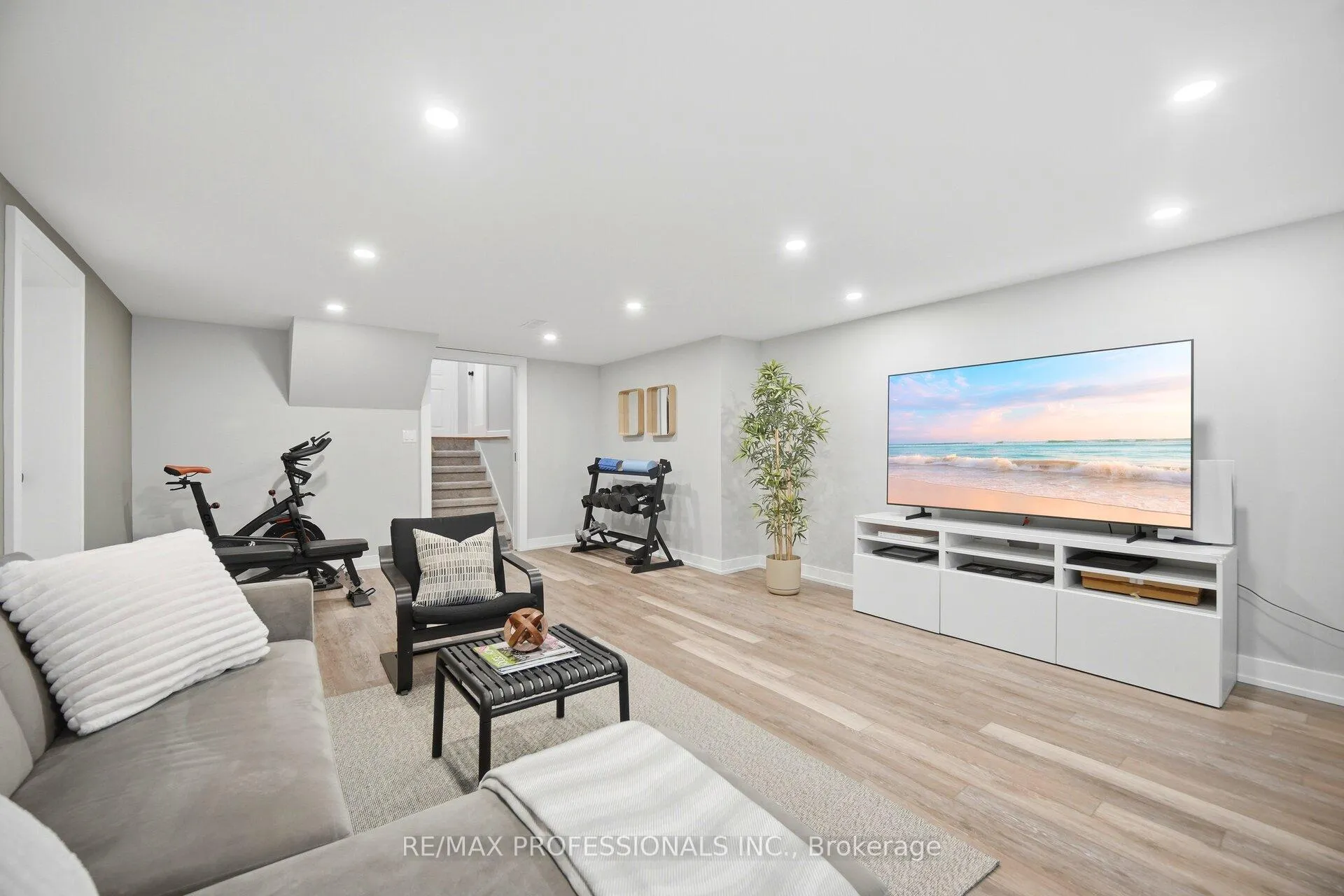 Photo 37 of 8 Markland Drive, Etobicoke, Markland Wood — HOMEH