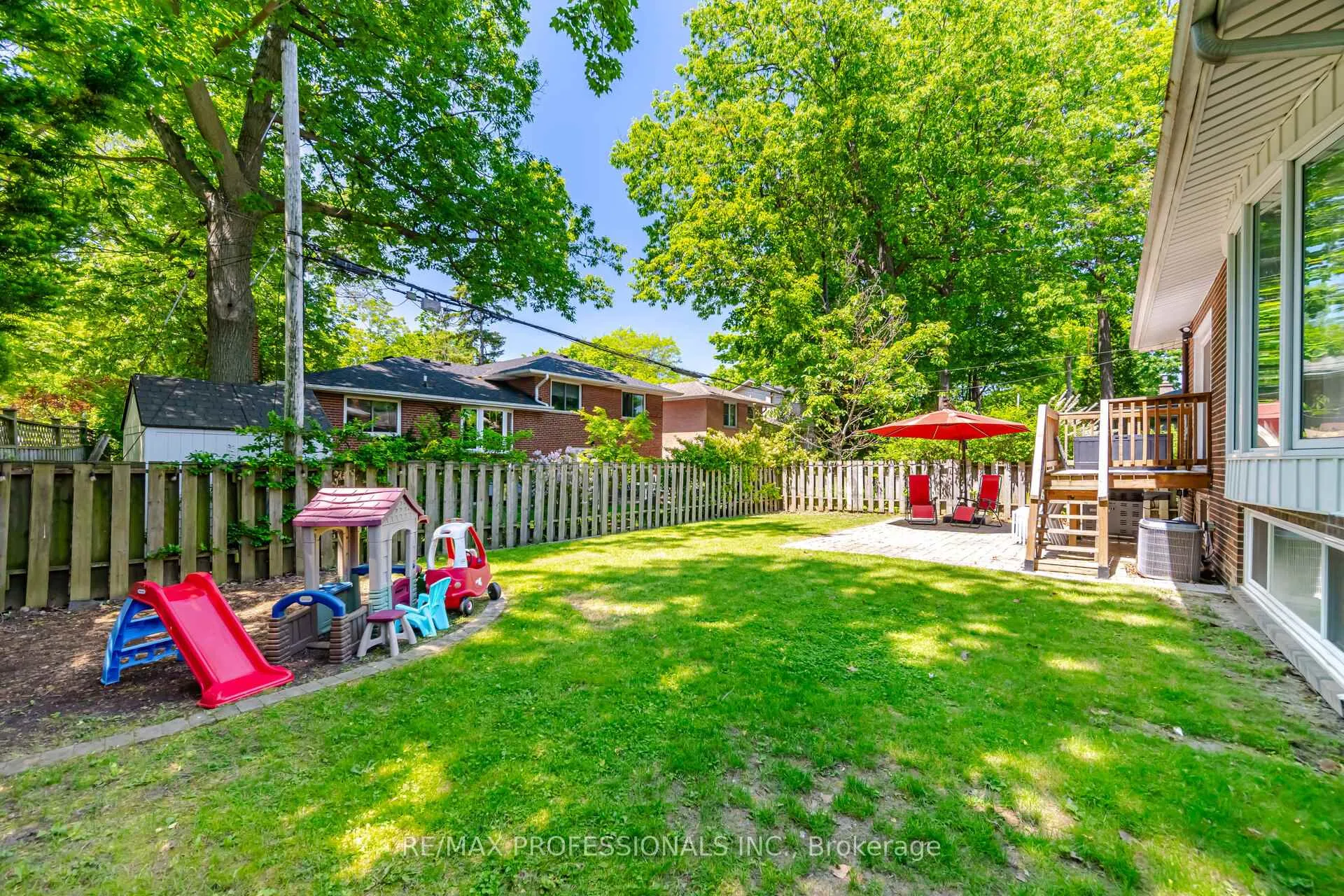 Photo 41 of 8 Markland Drive, Etobicoke, Markland Wood — HOMEH