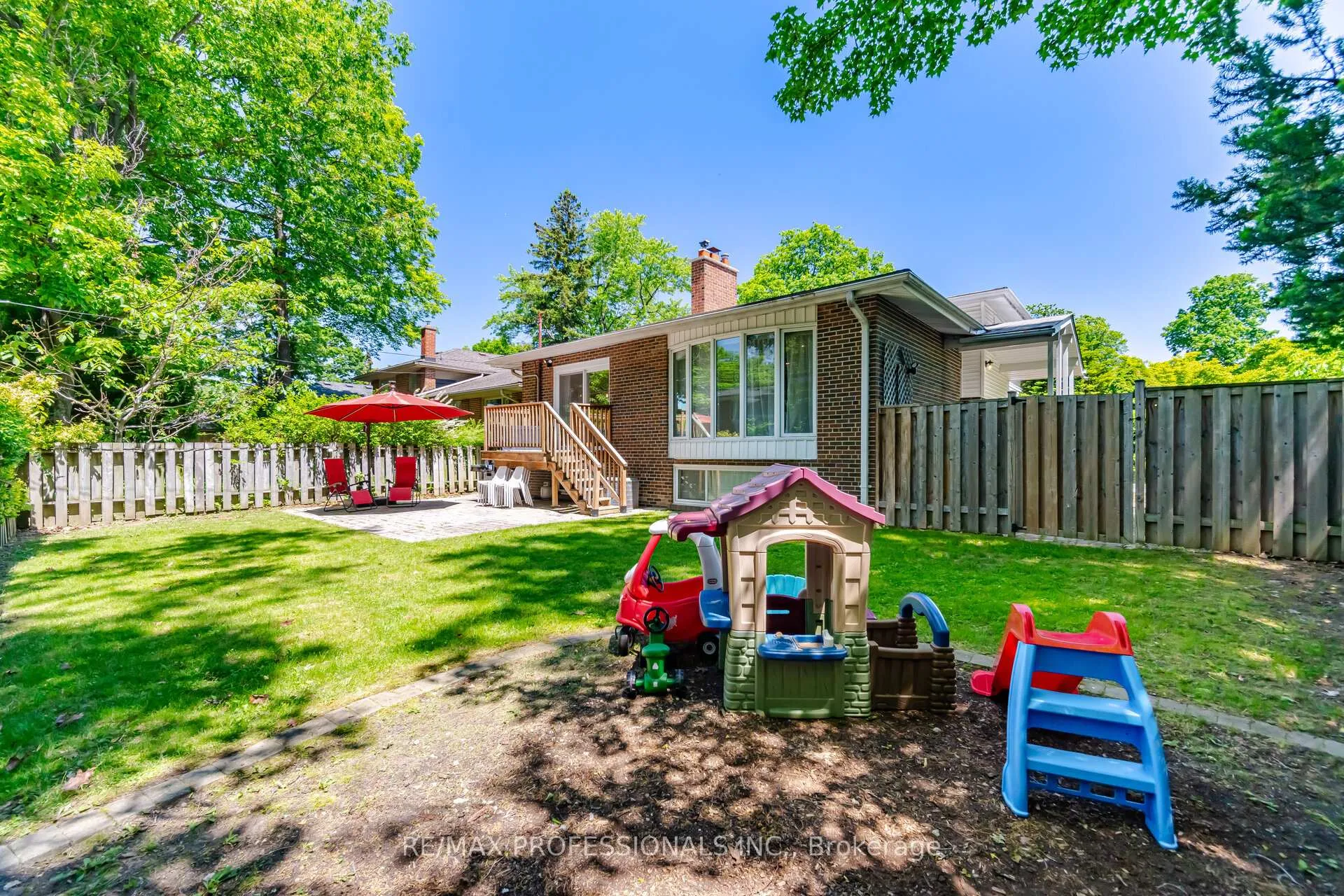 Photo 42 of 8 Markland Drive, Etobicoke, Markland Wood — HOMEH