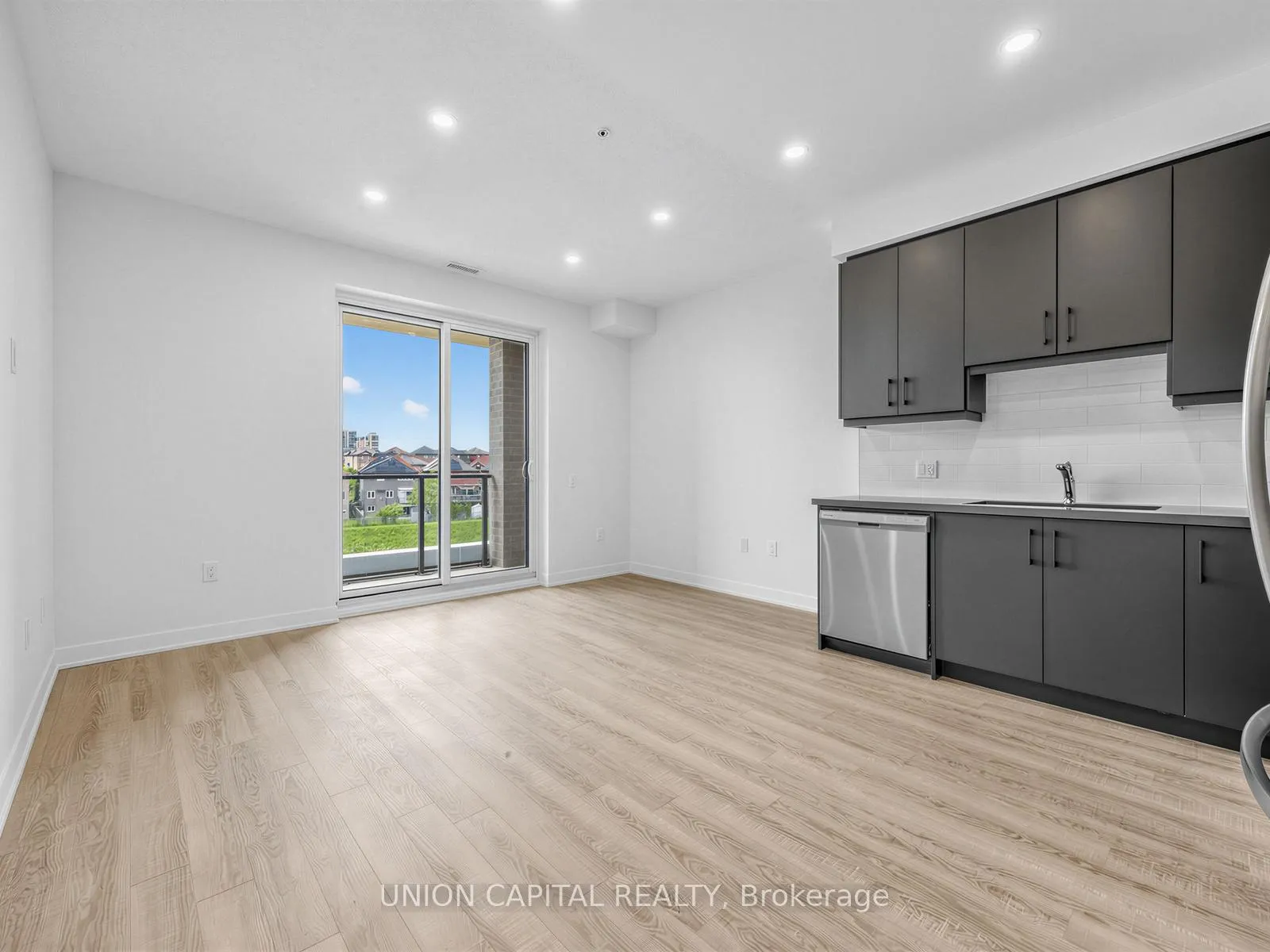 Photo 4 of Unit 410, 385 Arctic Red Drive, Oshawa, Windfields — HOMEH