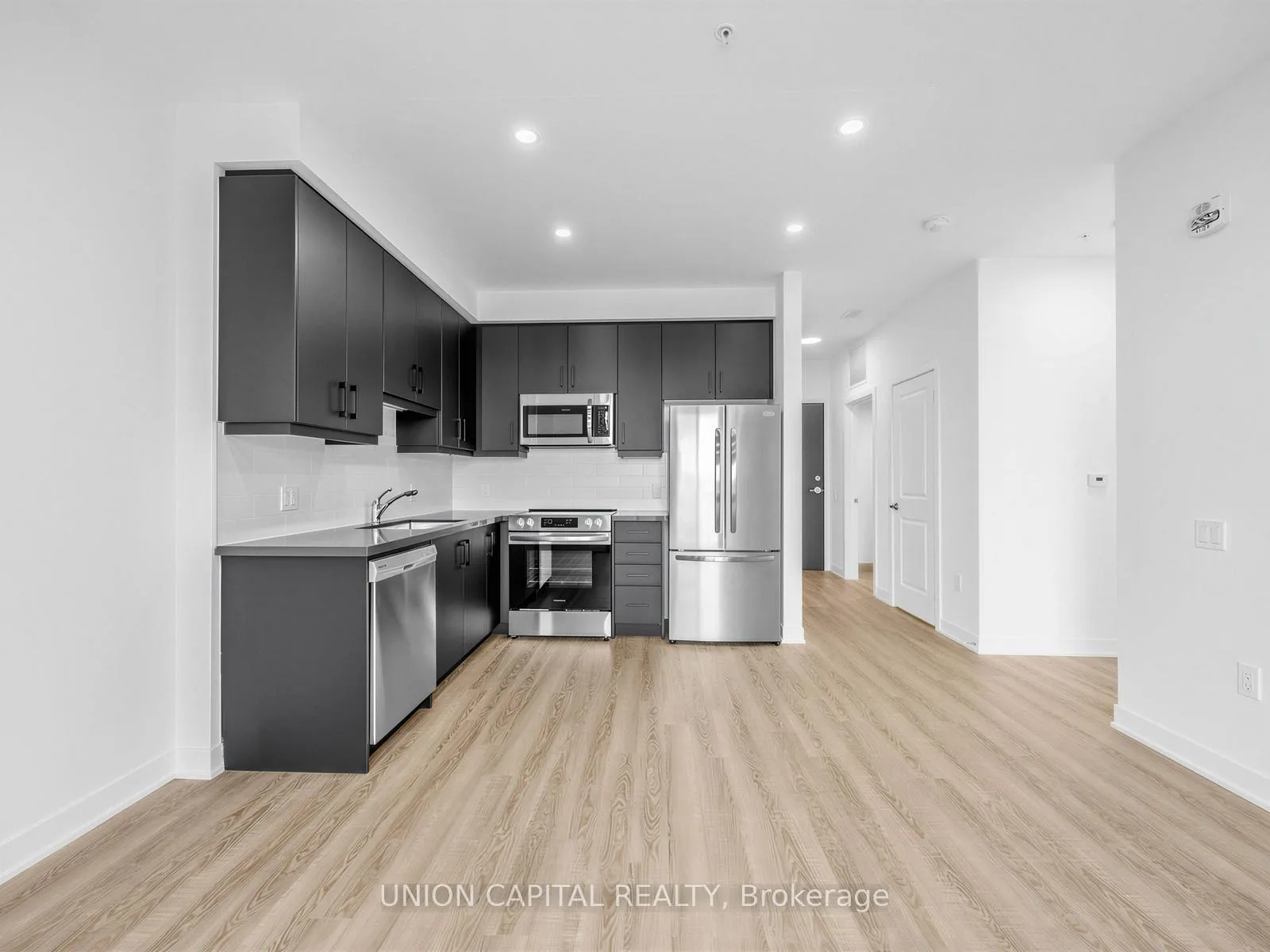 Photo 6 of Unit 410, 385 Arctic Red Drive, Oshawa, Windfields — HOMEH