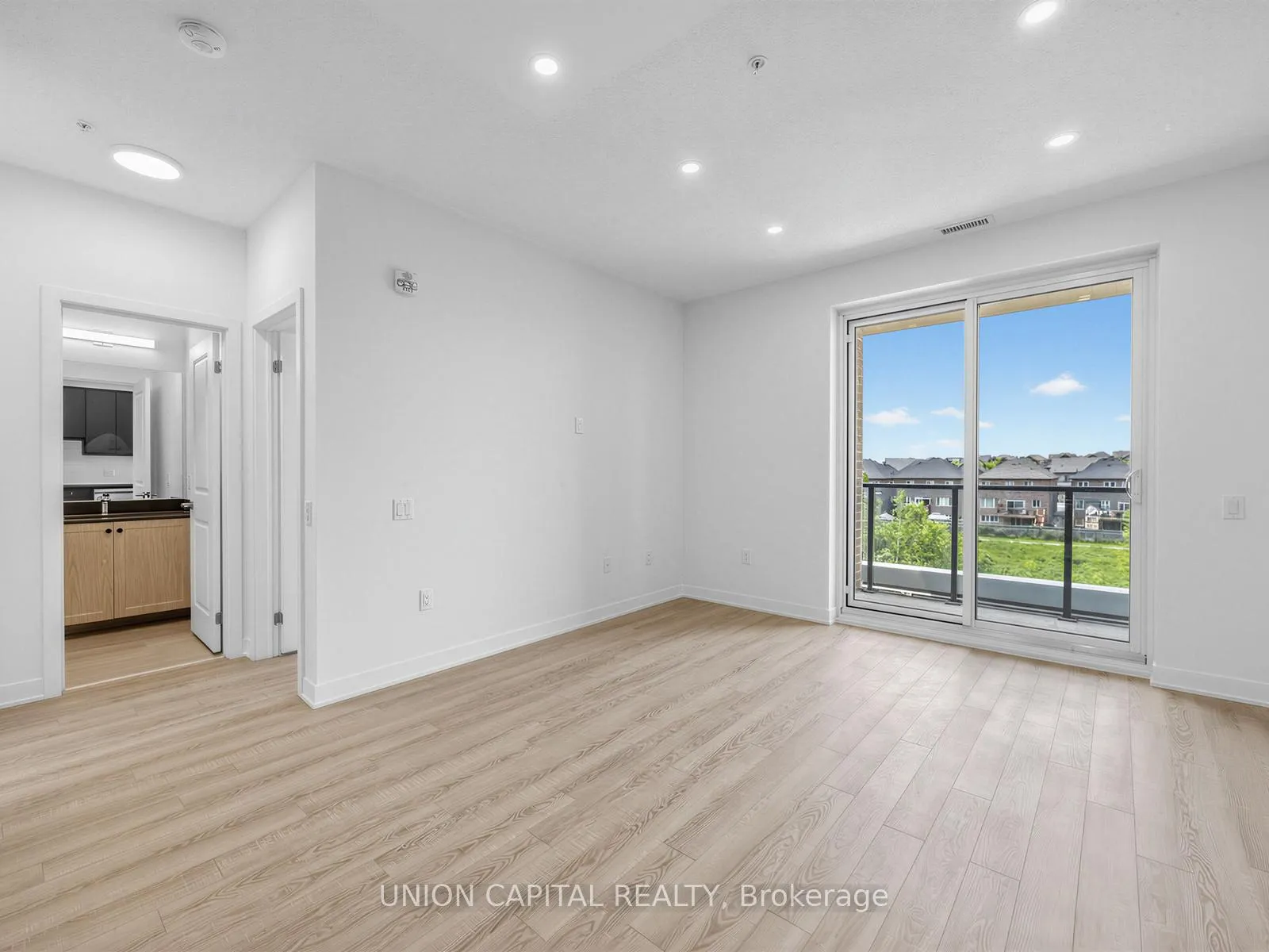 Photo 7 of Unit 410, 385 Arctic Red Drive, Oshawa, Windfields — HOMEH