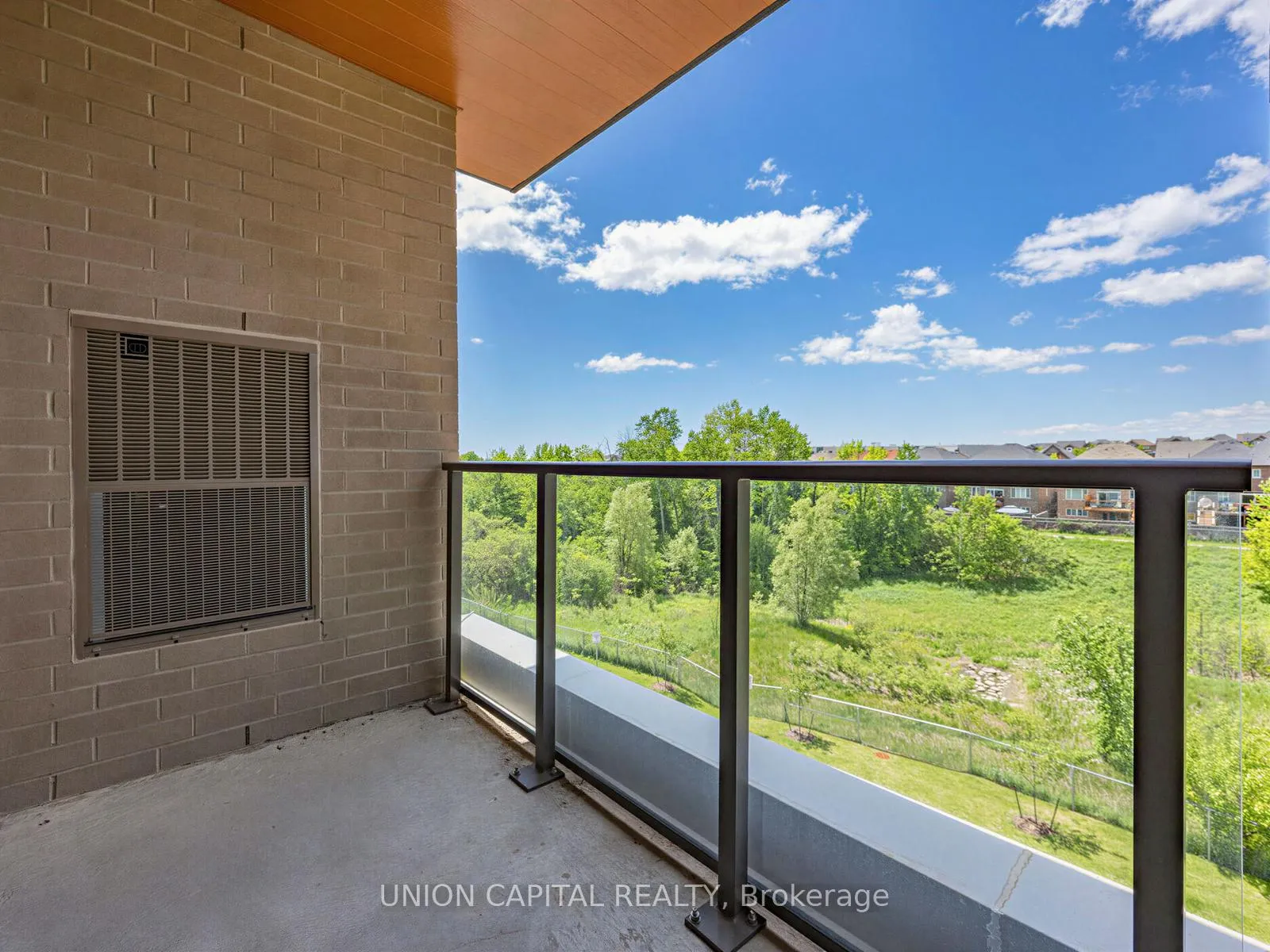 Photo 13 of Unit 410, 385 Arctic Red Drive, Oshawa, Windfields — HOMEH