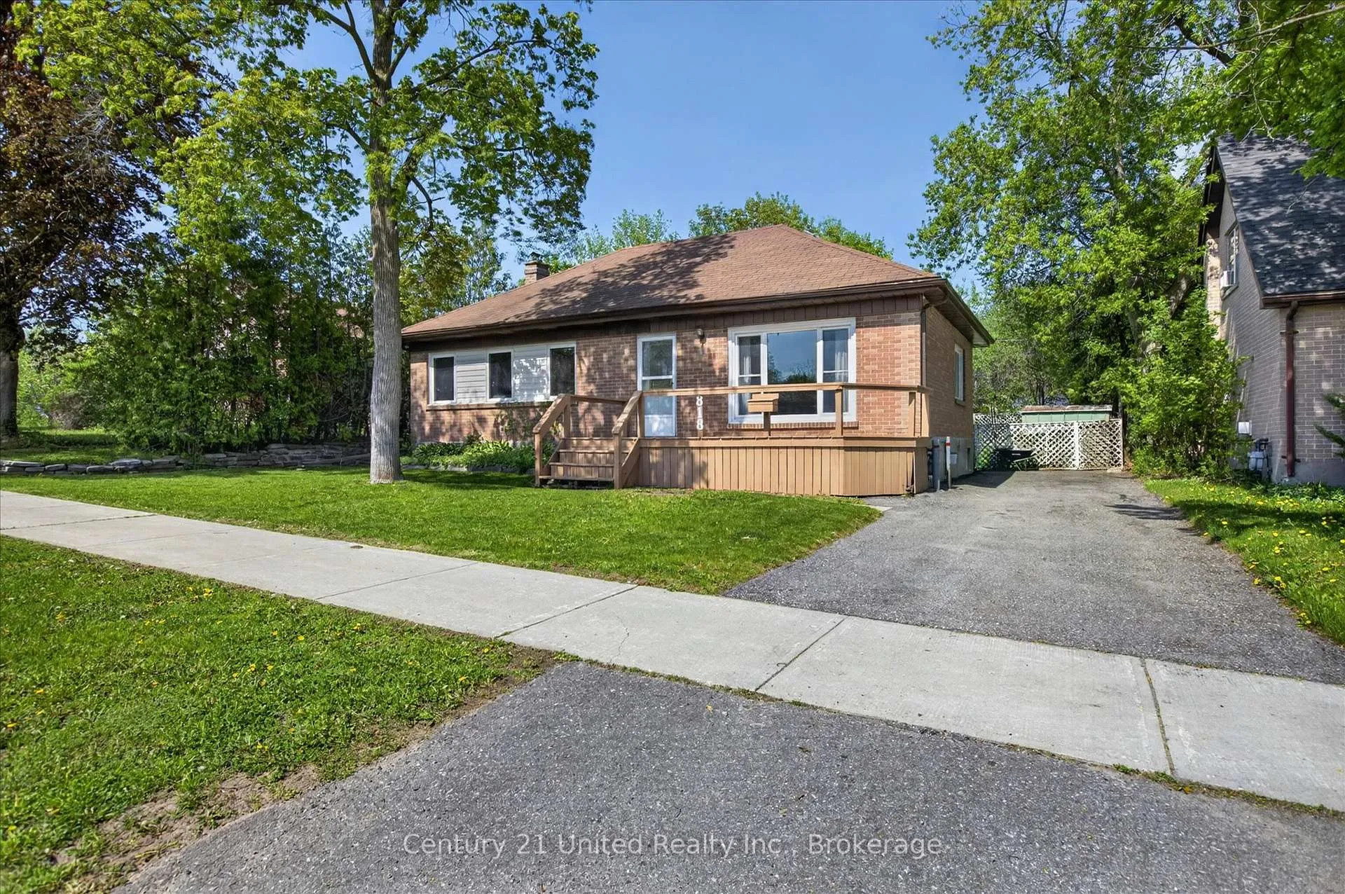 Photo 1 of 818 Rishor Crescent, Peterborough, Northcrest Ward 5 — HOMEH