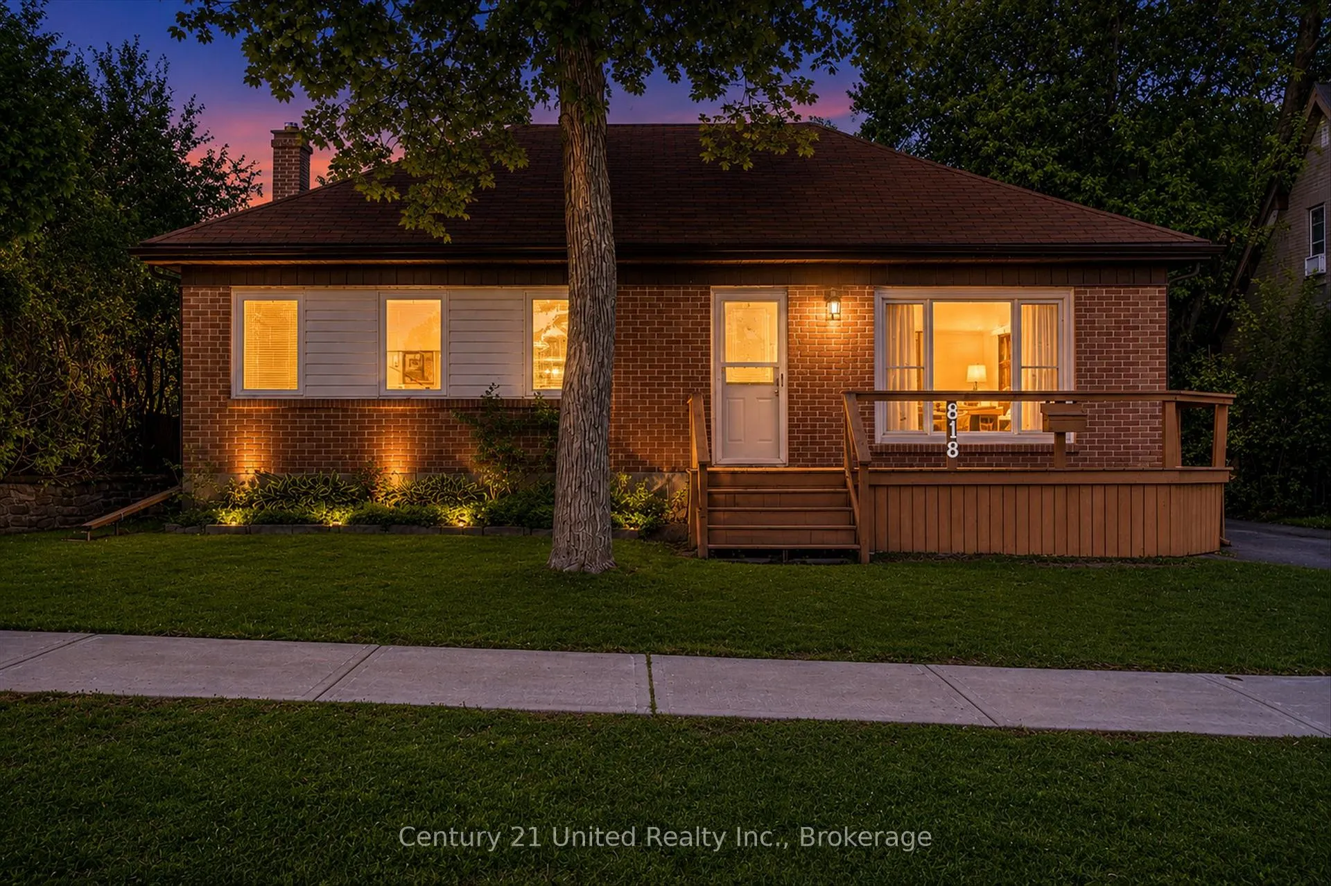 Photo 2 of 818 Rishor Crescent, Peterborough, Northcrest Ward 5 — HOMEH