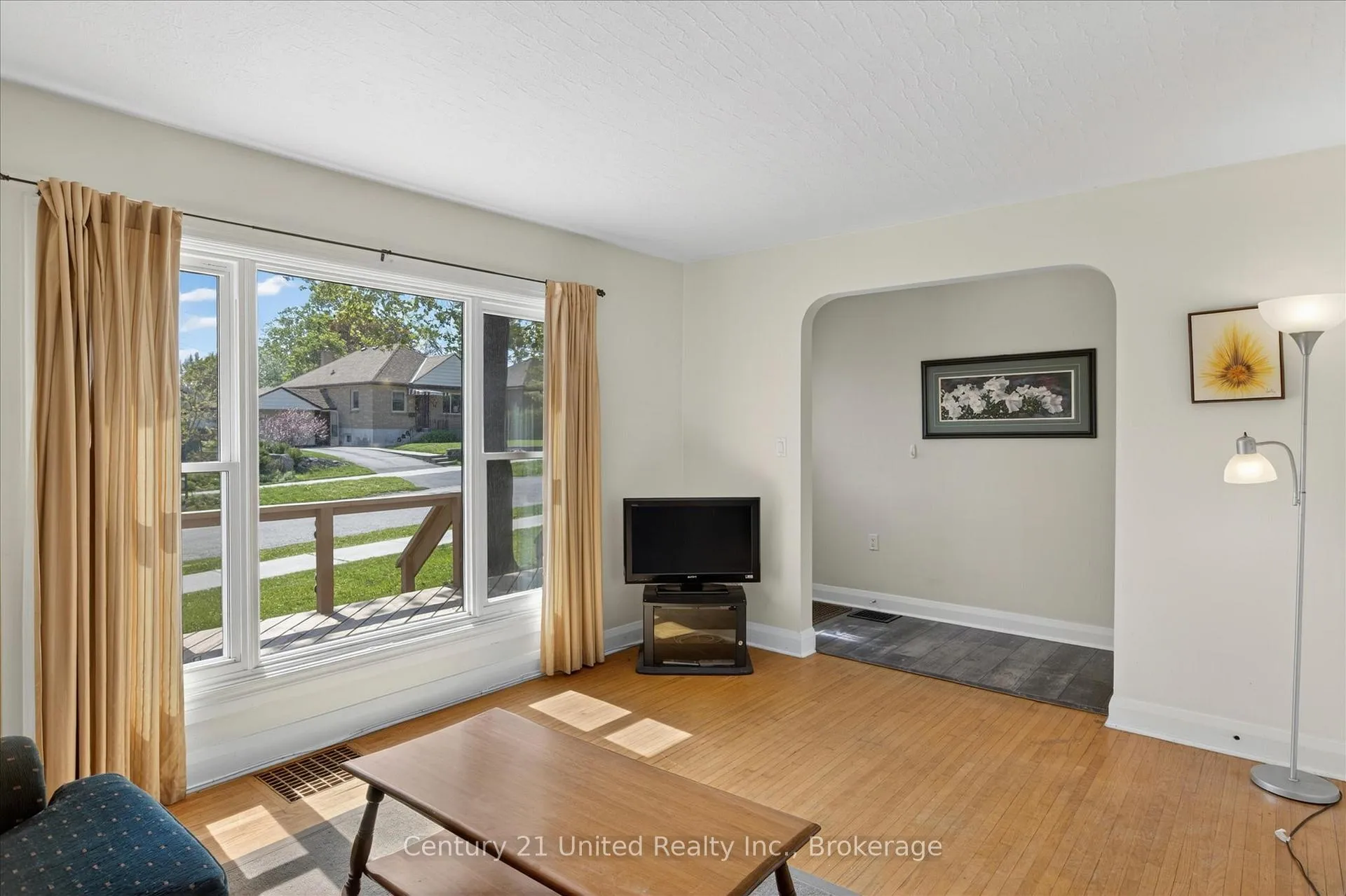 Photo 9 of 818 Rishor Crescent, Peterborough, Northcrest Ward 5 — HOMEH
