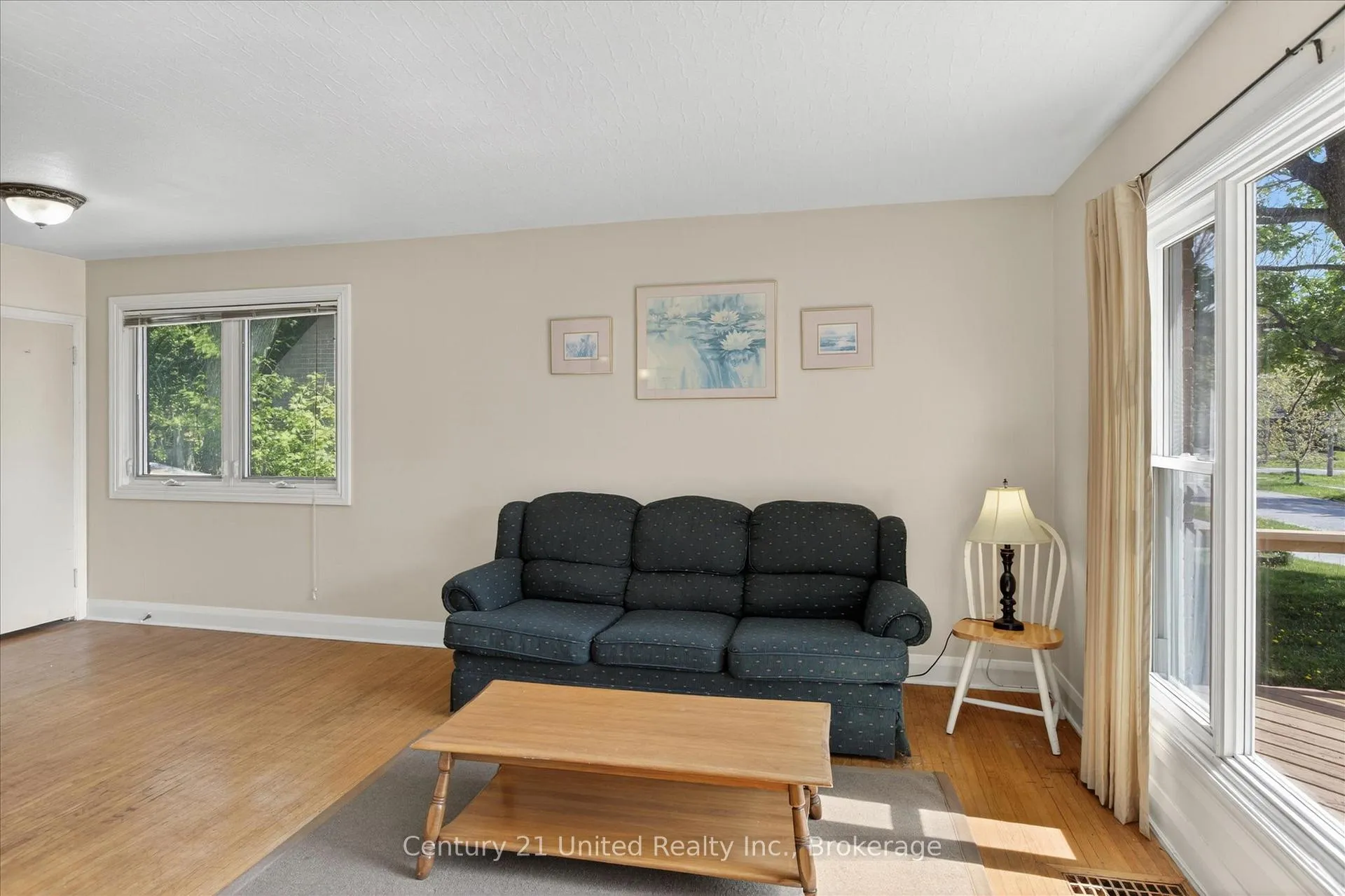 Photo 11 of 818 Rishor Crescent, Peterborough, Northcrest Ward 5 — HOMEH