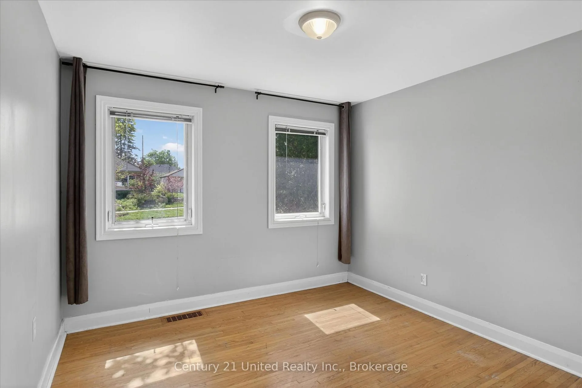 Photo 20 of 818 Rishor Crescent, Peterborough, Northcrest Ward 5 — HOMEH