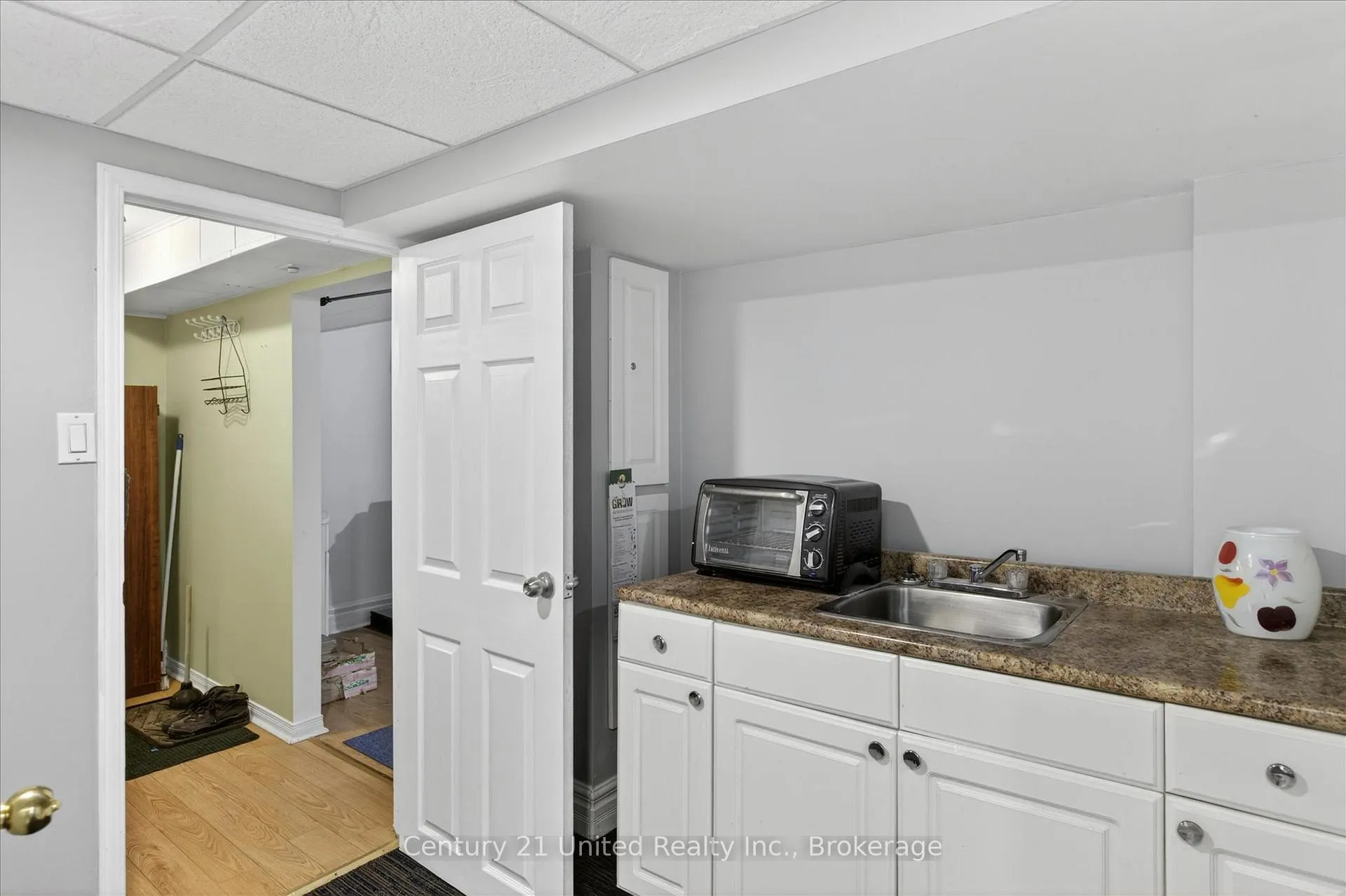 Photo 36 of 818 Rishor Crescent, Peterborough, Northcrest Ward 5 — HOMEH