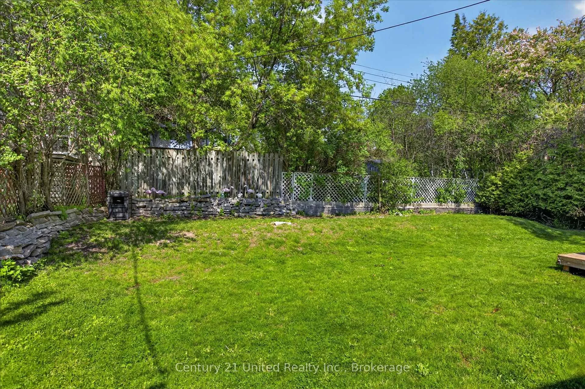 Photo 47 of 818 Rishor Crescent, Peterborough, Northcrest Ward 5 — HOMEH