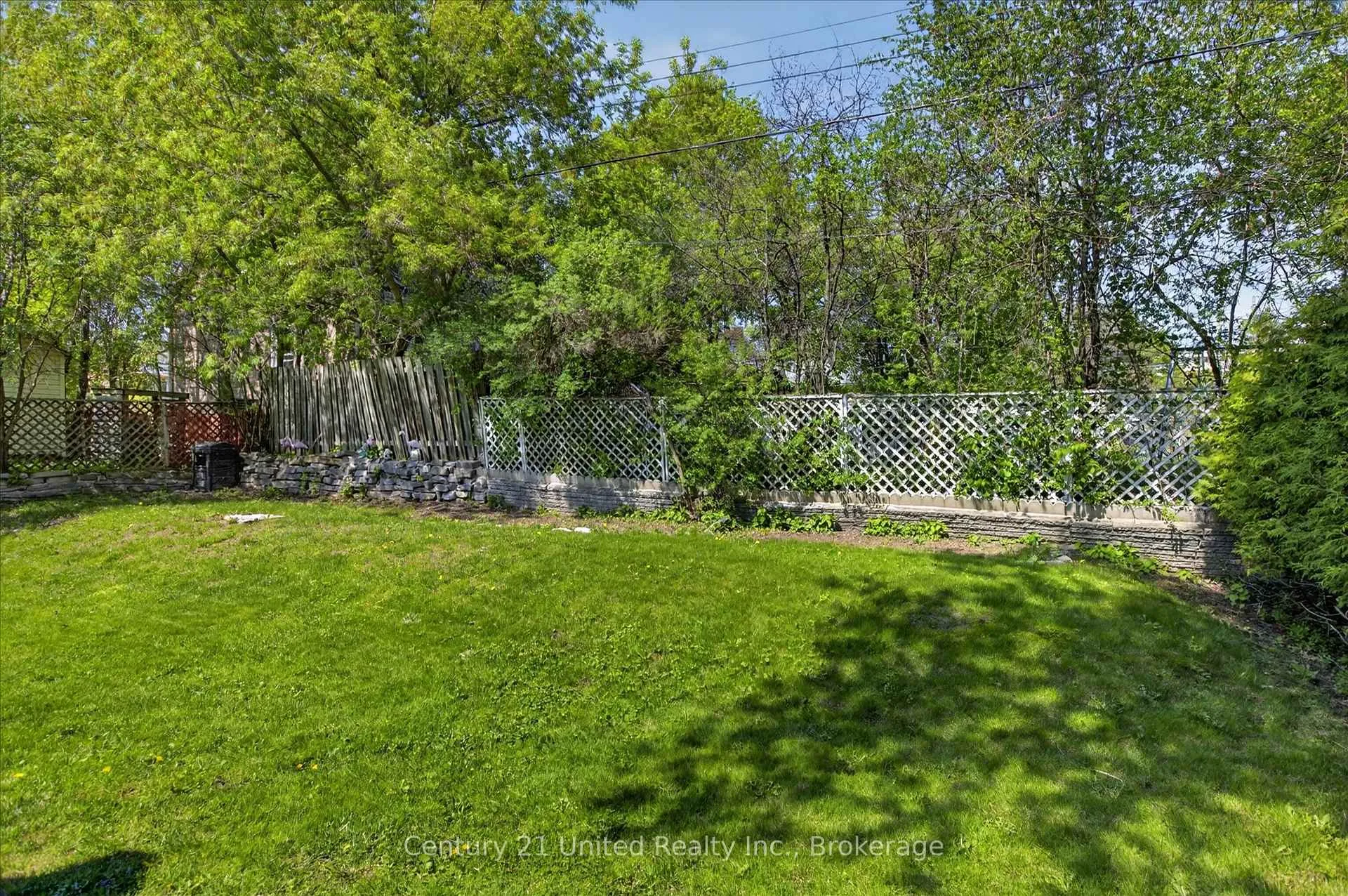 Photo 50 of 818 Rishor Crescent, Peterborough, Northcrest Ward 5 — HOMEH