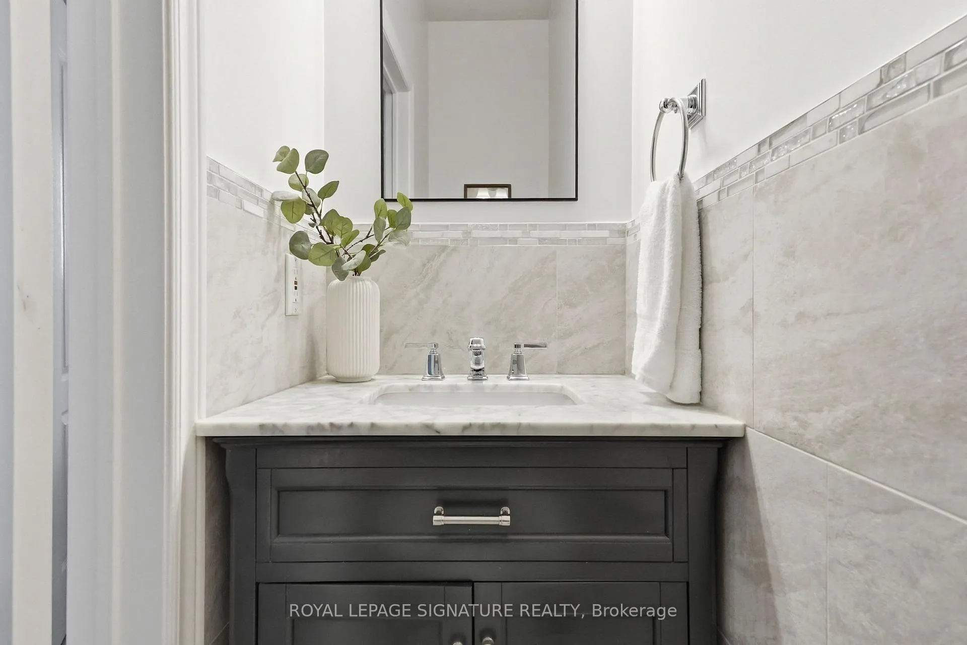 Photo 20 of 45 Oban Avenue, Vaughan, Maple — HOMEH