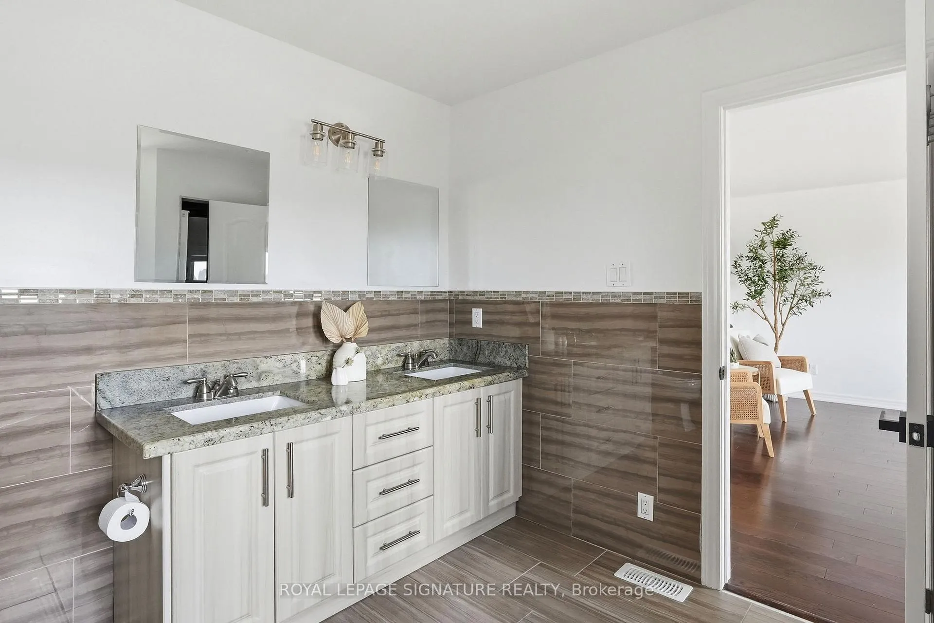 Photo 26 of 45 Oban Avenue, Vaughan, Maple — HOMEH