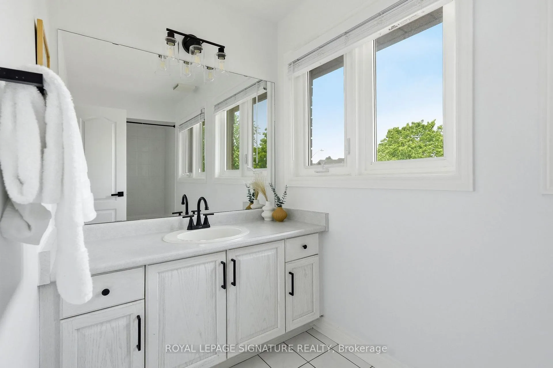 Photo 38 of 45 Oban Avenue, Vaughan, Maple — HOMEH