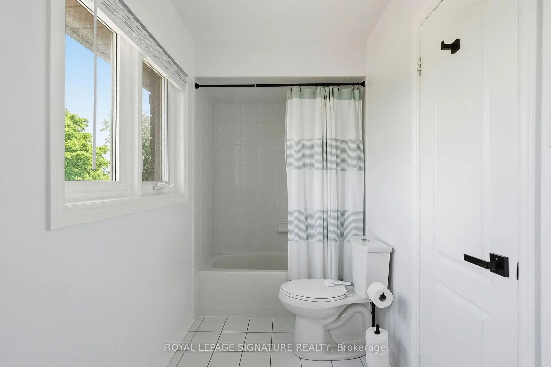 Photo 39 of 45 Oban Avenue, Vaughan, Maple — HOMEH