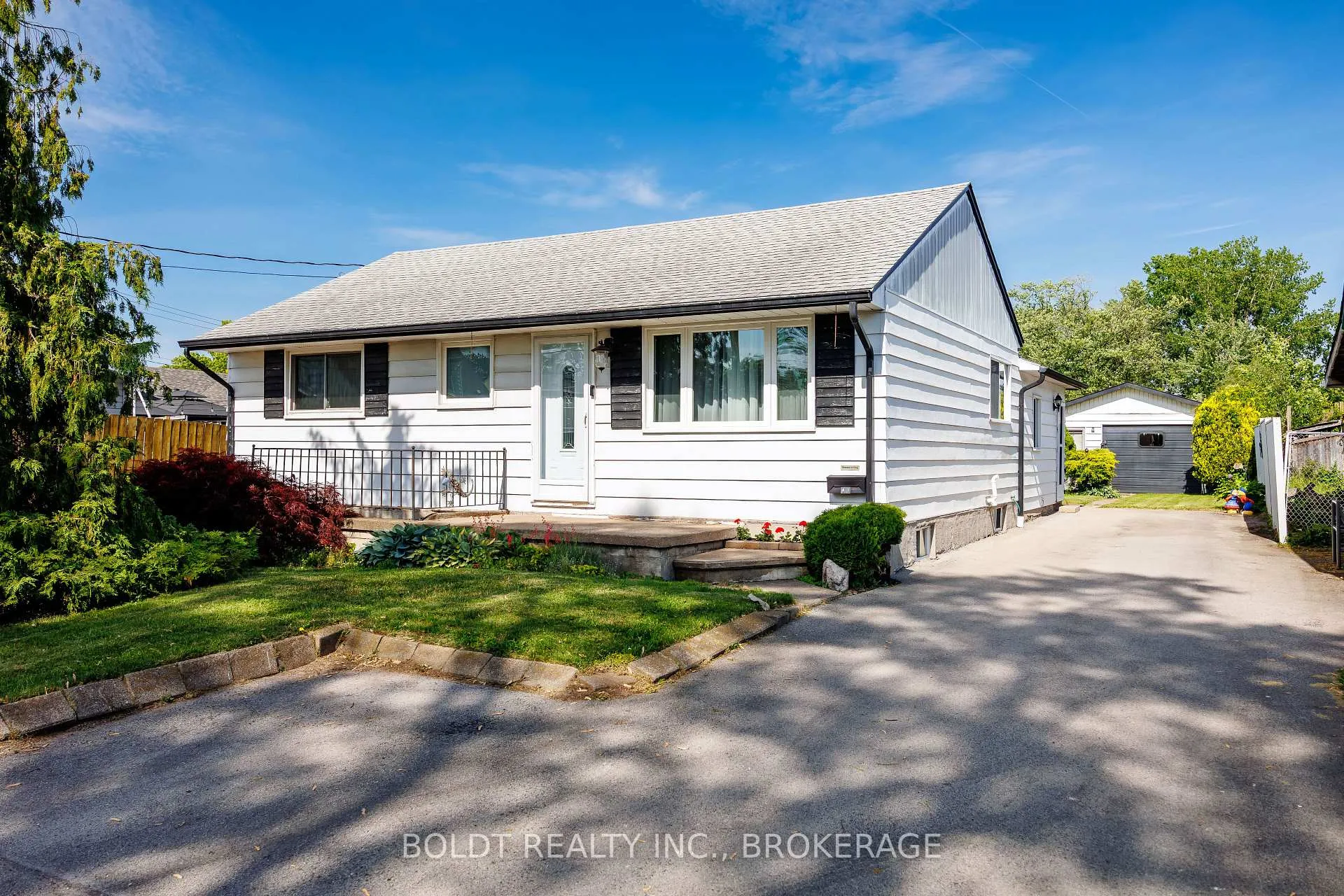 Photo 1 of 41 Ferndale Avenue, St. Catharines, Secord Woods — HOMEH