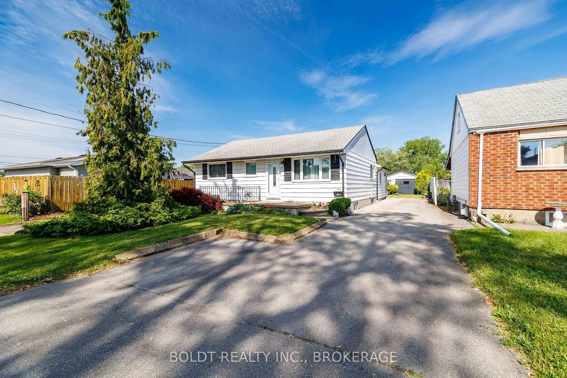 Photo 2 of 41 Ferndale Avenue, St. Catharines, Secord Woods — HOMEH