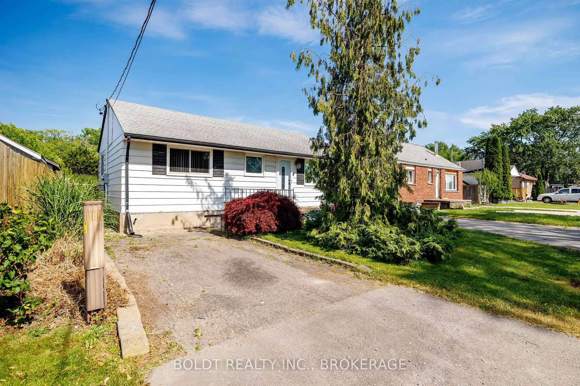 Photo 3 of 41 Ferndale Avenue, St. Catharines, Secord Woods — HOMEH