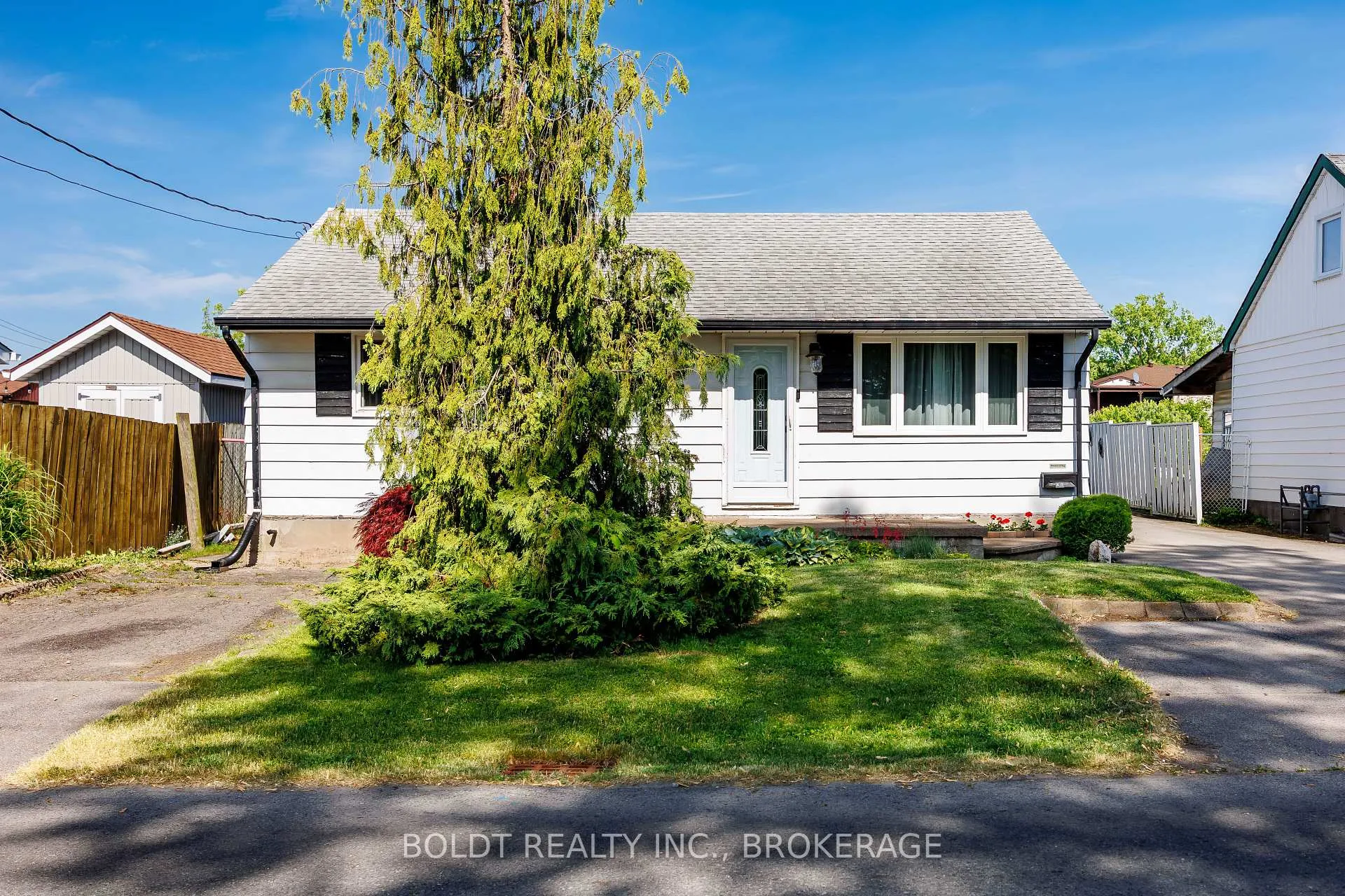 Photo 4 of 41 Ferndale Avenue, St. Catharines, Secord Woods — HOMEH